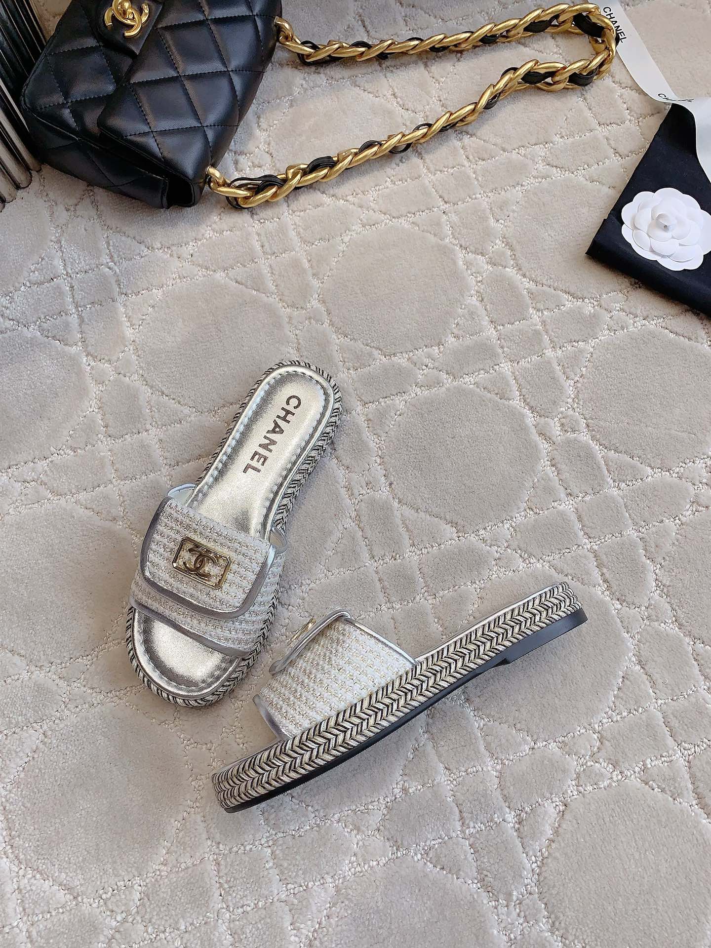 CHANEL PLATFORM SLIPPERS IN SILVER WOOL AND LAMBSKIN