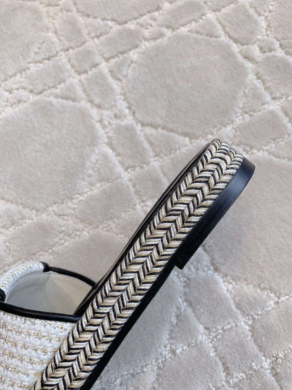 CHANEL PLATFORM SLIPPERS IN WHITE WOOL AND BLACK LAMBSKIN