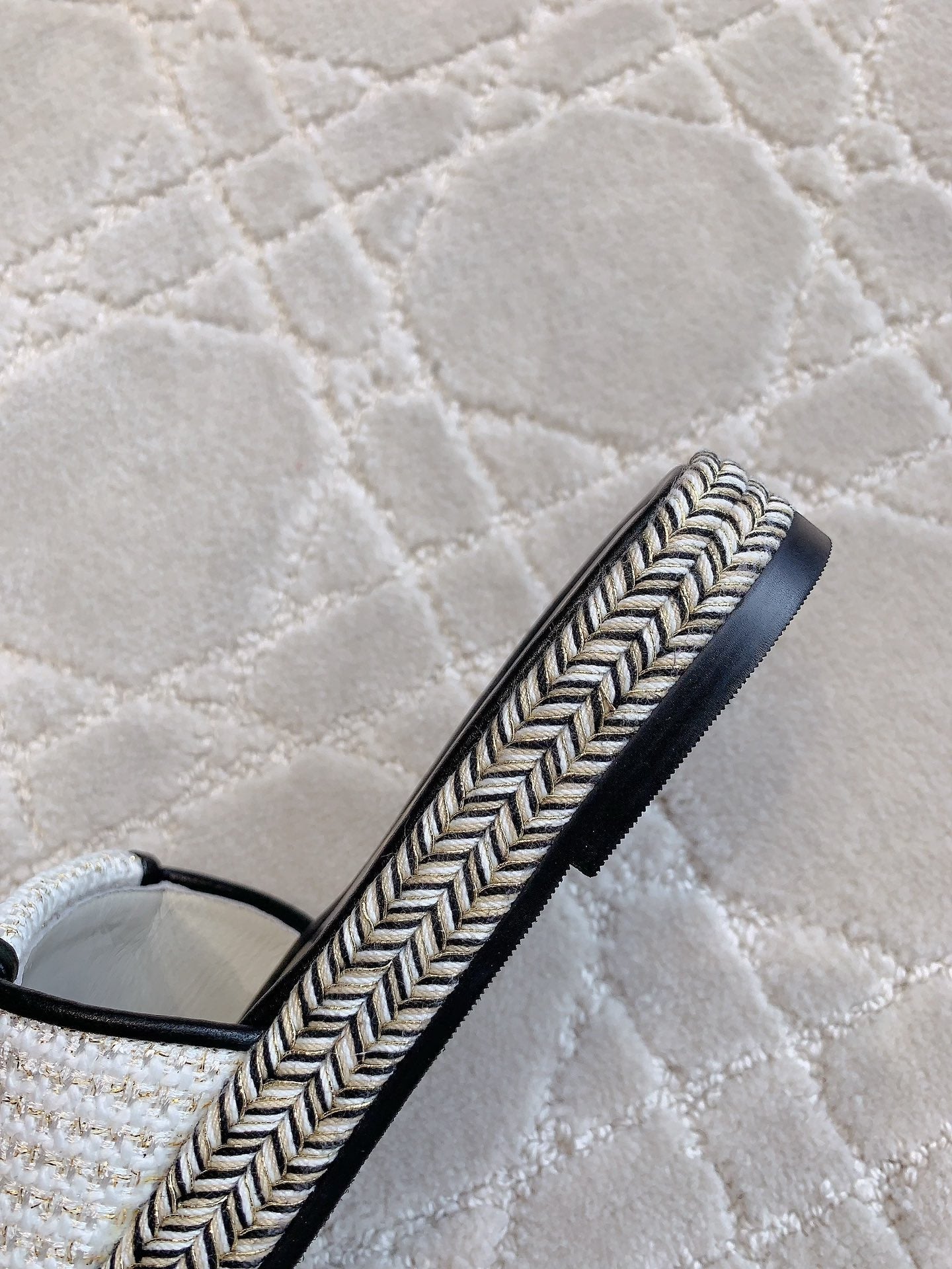 CHANEL PLATFORM SLIPPERS IN WHITE WOOL AND BLACK LAMBSKIN