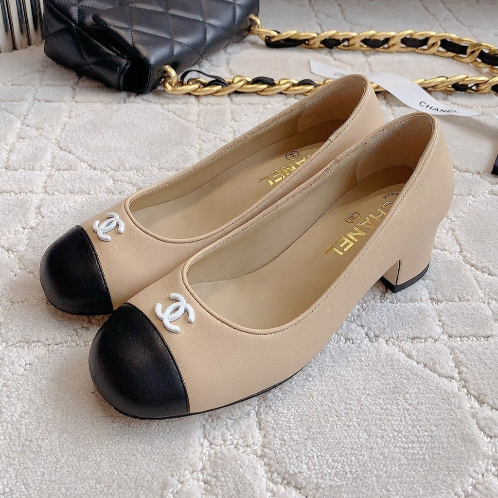 CHANEL PUMP ROUNG TOE IN BEIGE CREAM MIX BLACK SHEEPSKIN