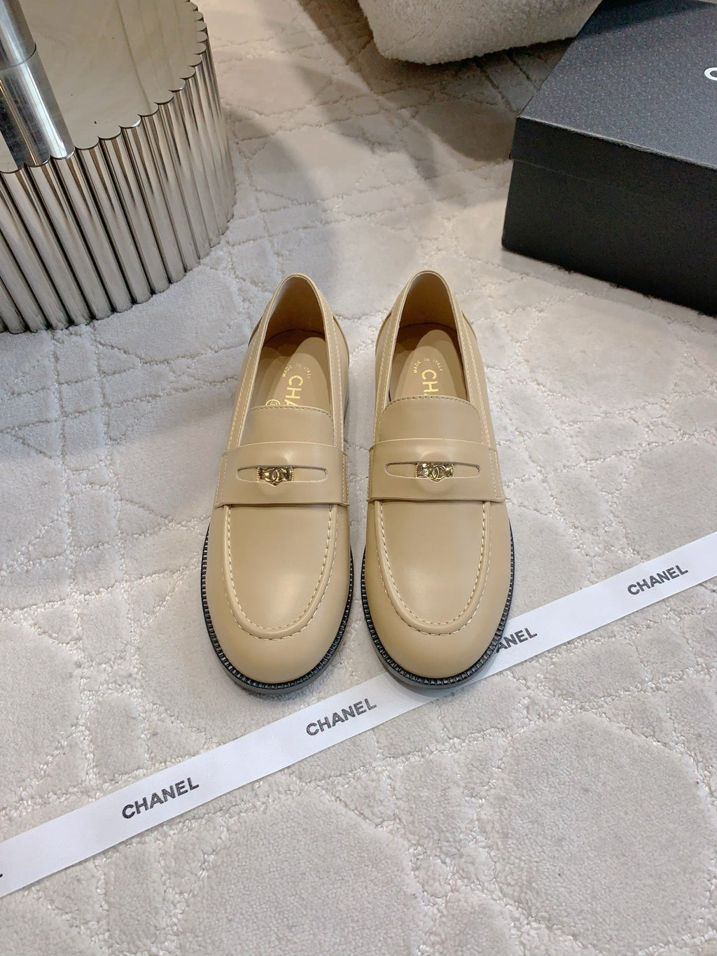 CHANEL 25S MOASINS IN BEIGE CALFSKIN GOLD HARDWARE