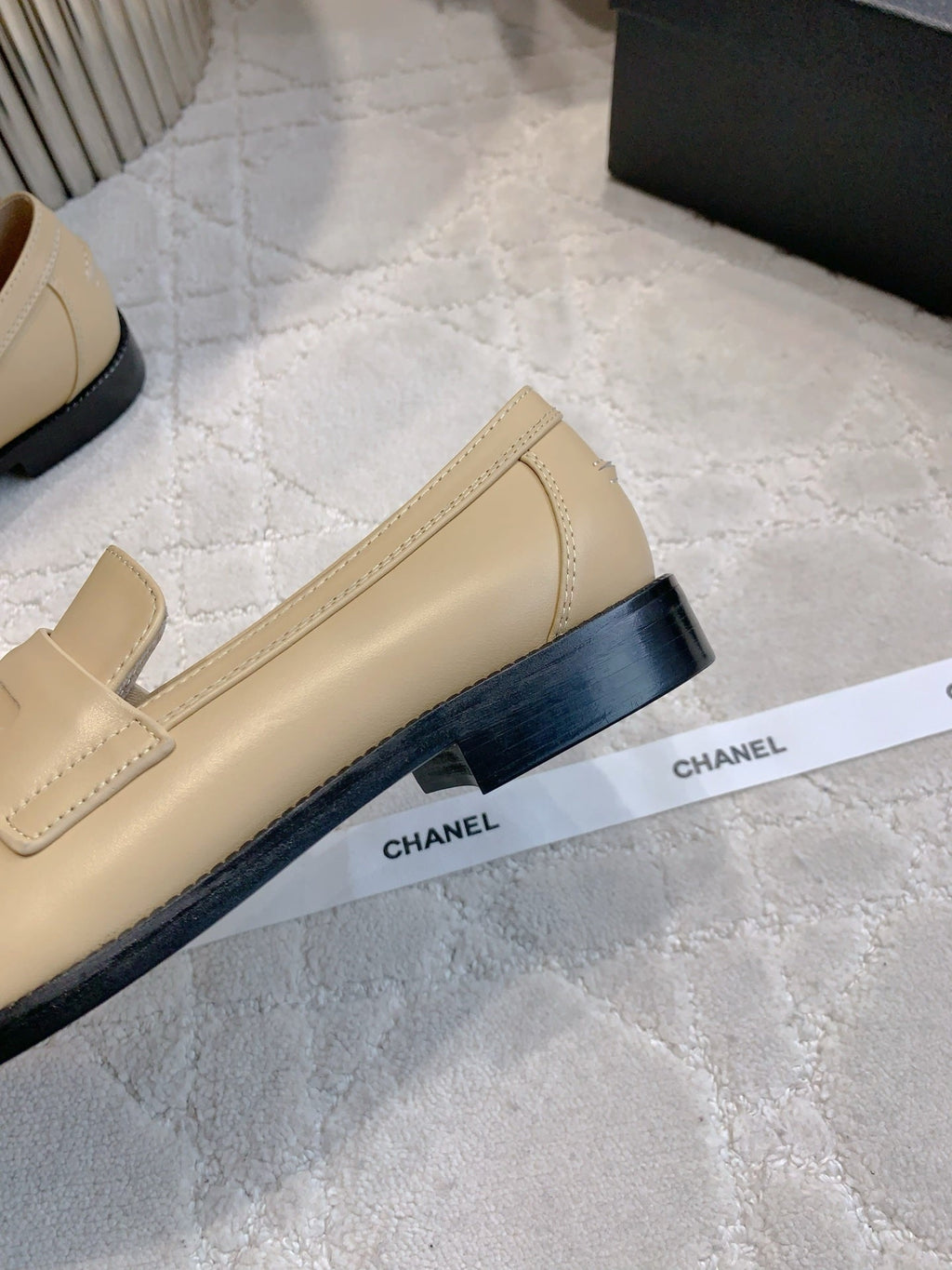 CHANEL 25S MOASINS IN BEIGE CALFSKIN GOLD HARDWARE
