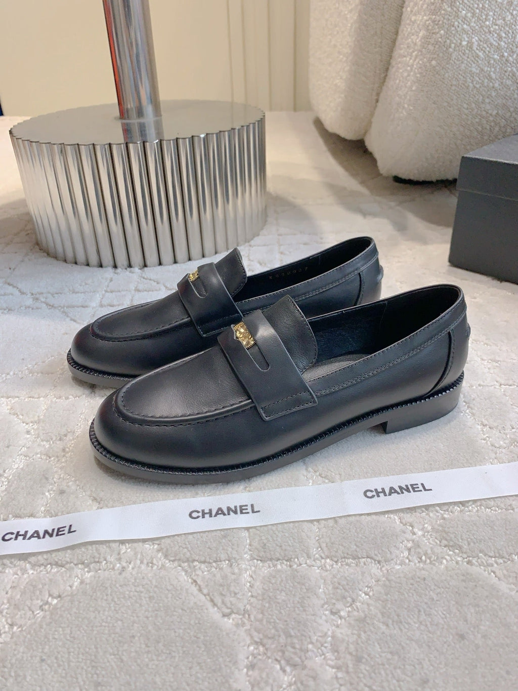 CHANEL 25S MOASINS IN BLACK CALFSKIN GOLD HARDWARE