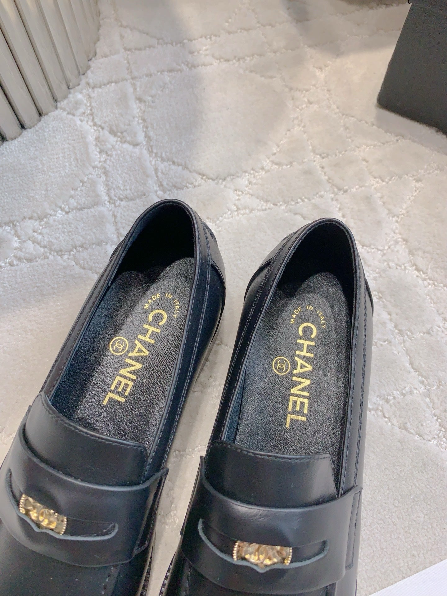 CHANEL 25S MOASINS IN BLACK CALFSKIN GOLD HARDWARE