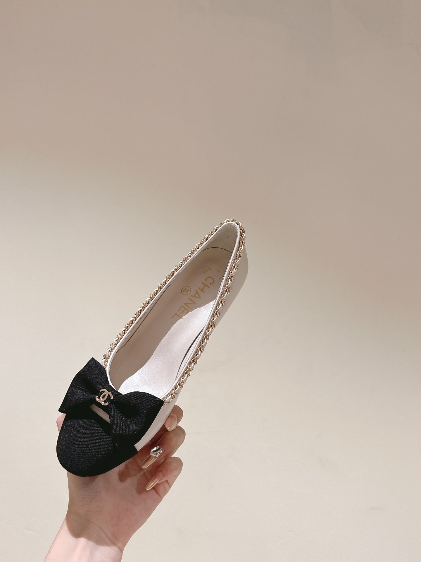 CHANEL HIGH HEELS WHITE CALFSKIN AND FABRIC