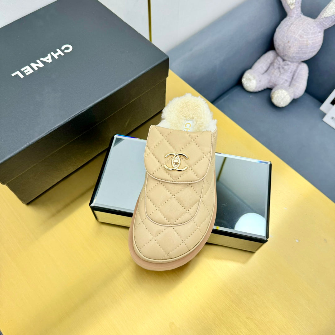 CHANEL THICK-SOLED SLIDE IN LIGHT YELLOW LAMBSKIN AND WOOL LINING