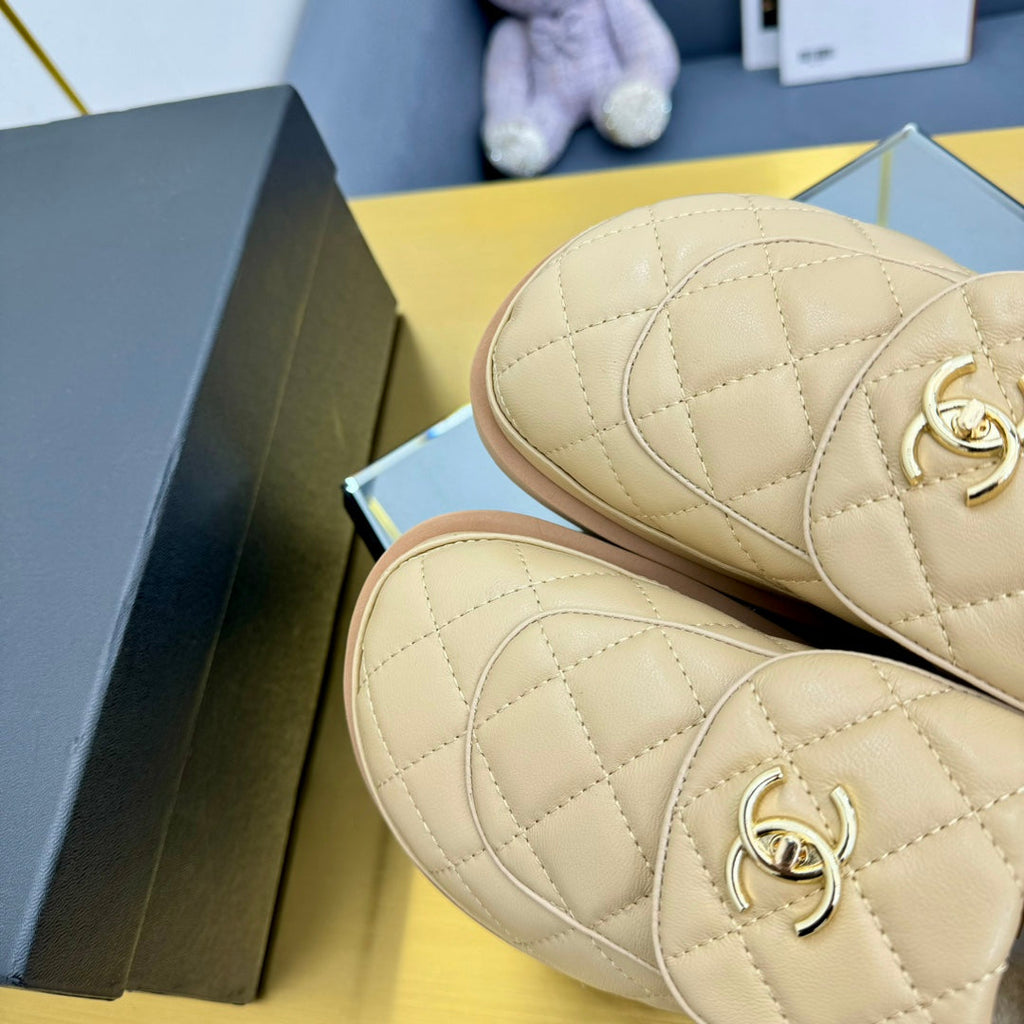CHANEL THICK-SOLED SLIDE IN LIGHT YELLOW LAMBSKIN AND WOOL LINING