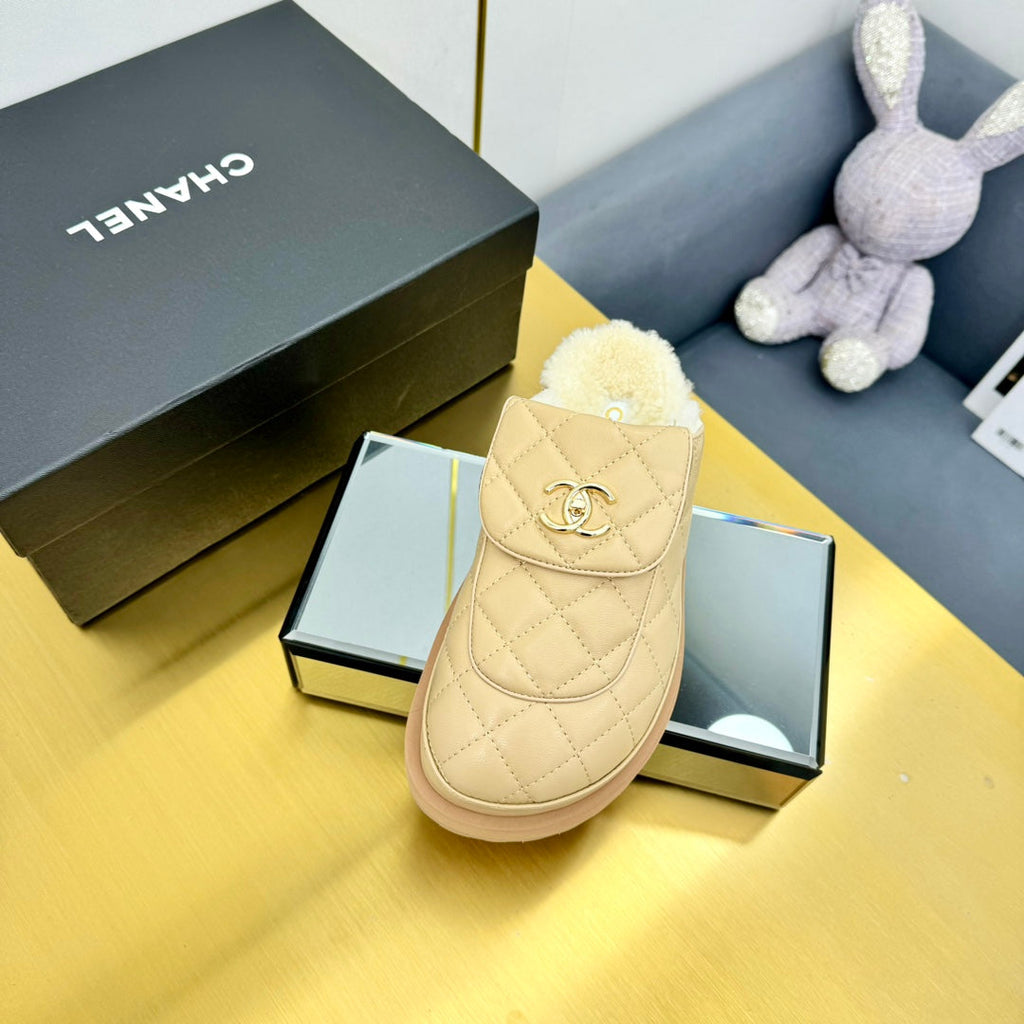 CHANEL THICK-SOLED SLIDE IN LIGHT YELLOW LAMBSKIN AND WOOL LINING