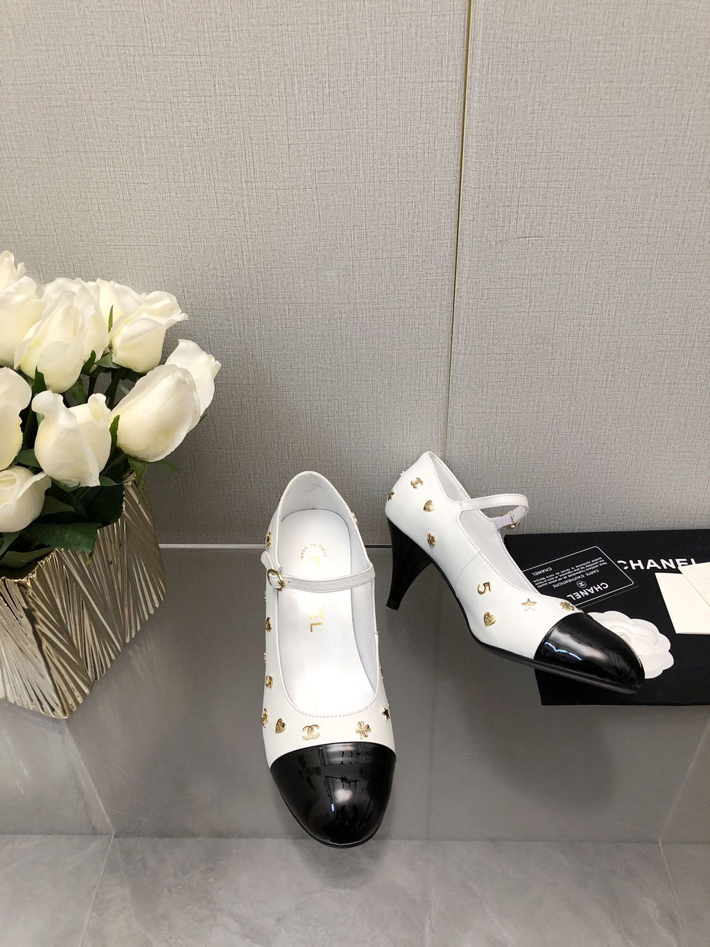CHANEL MARY JANE WHITE MIX BLACK LAMBSKIN ATTACH METAL