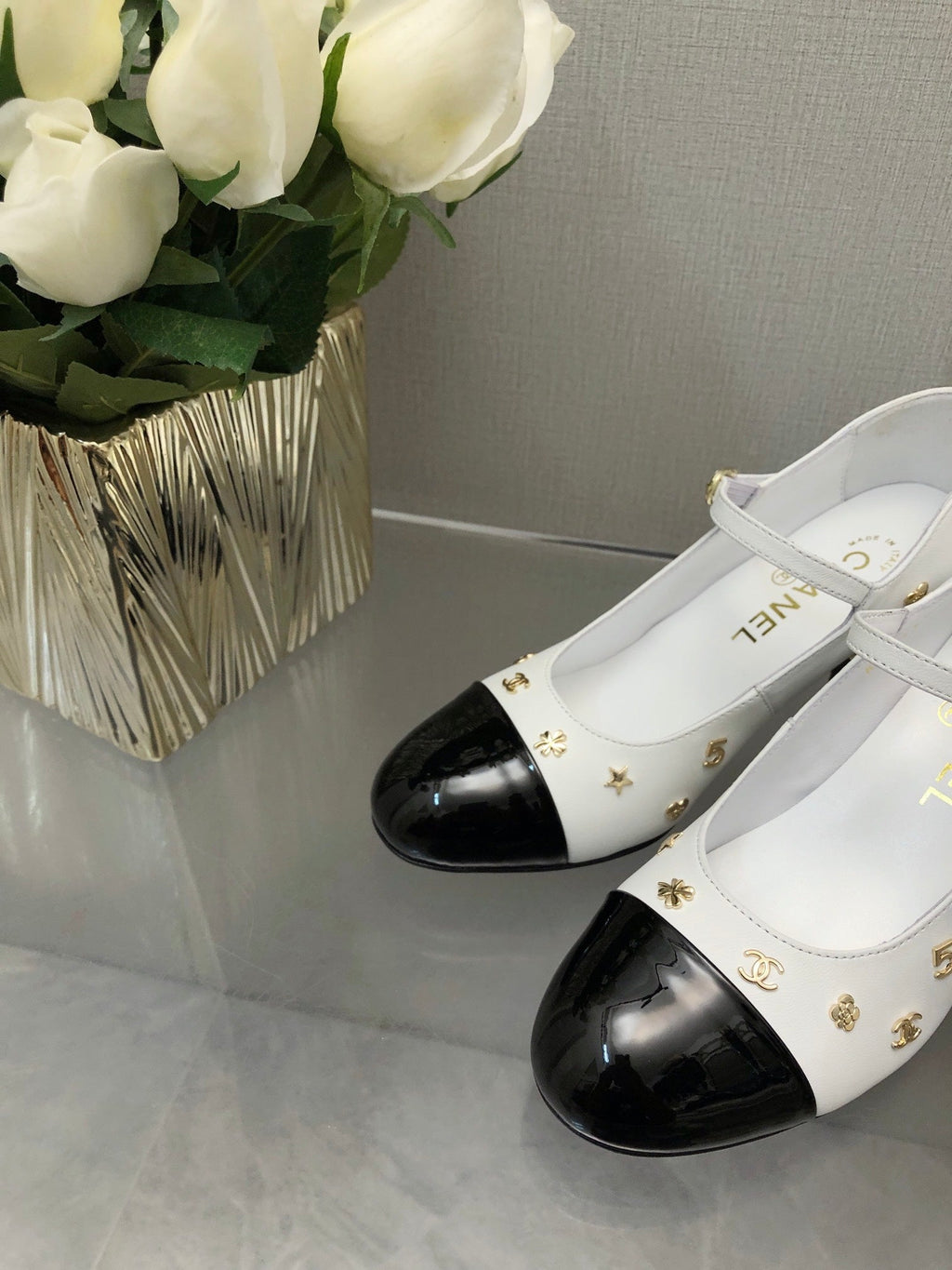 CHANEL MARY JANE WHITE MIX BLACK LAMBSKIN ATTACH METAL
