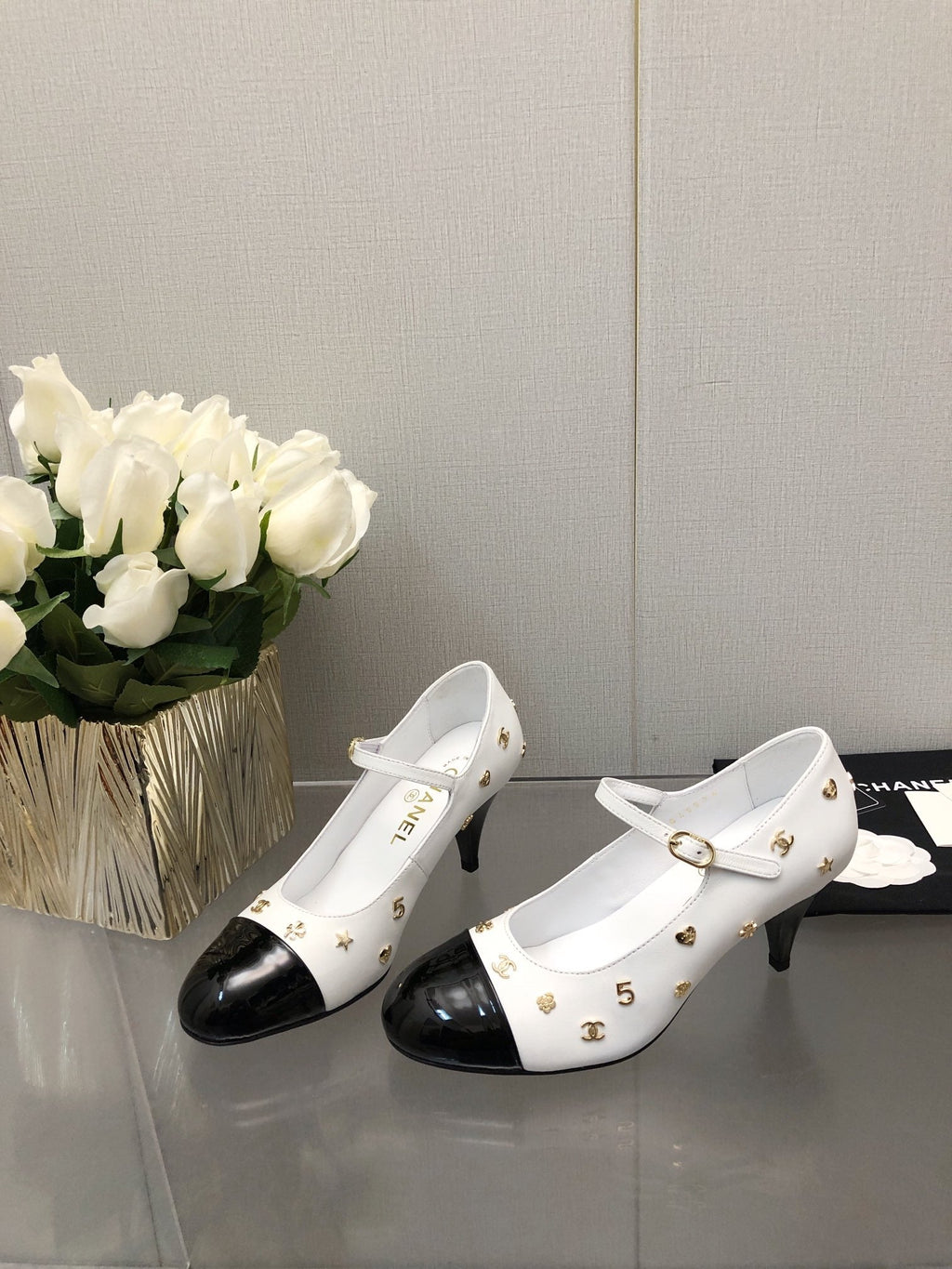 CHANEL MARY JANE WHITE MIX BLACK LAMBSKIN ATTACH METAL