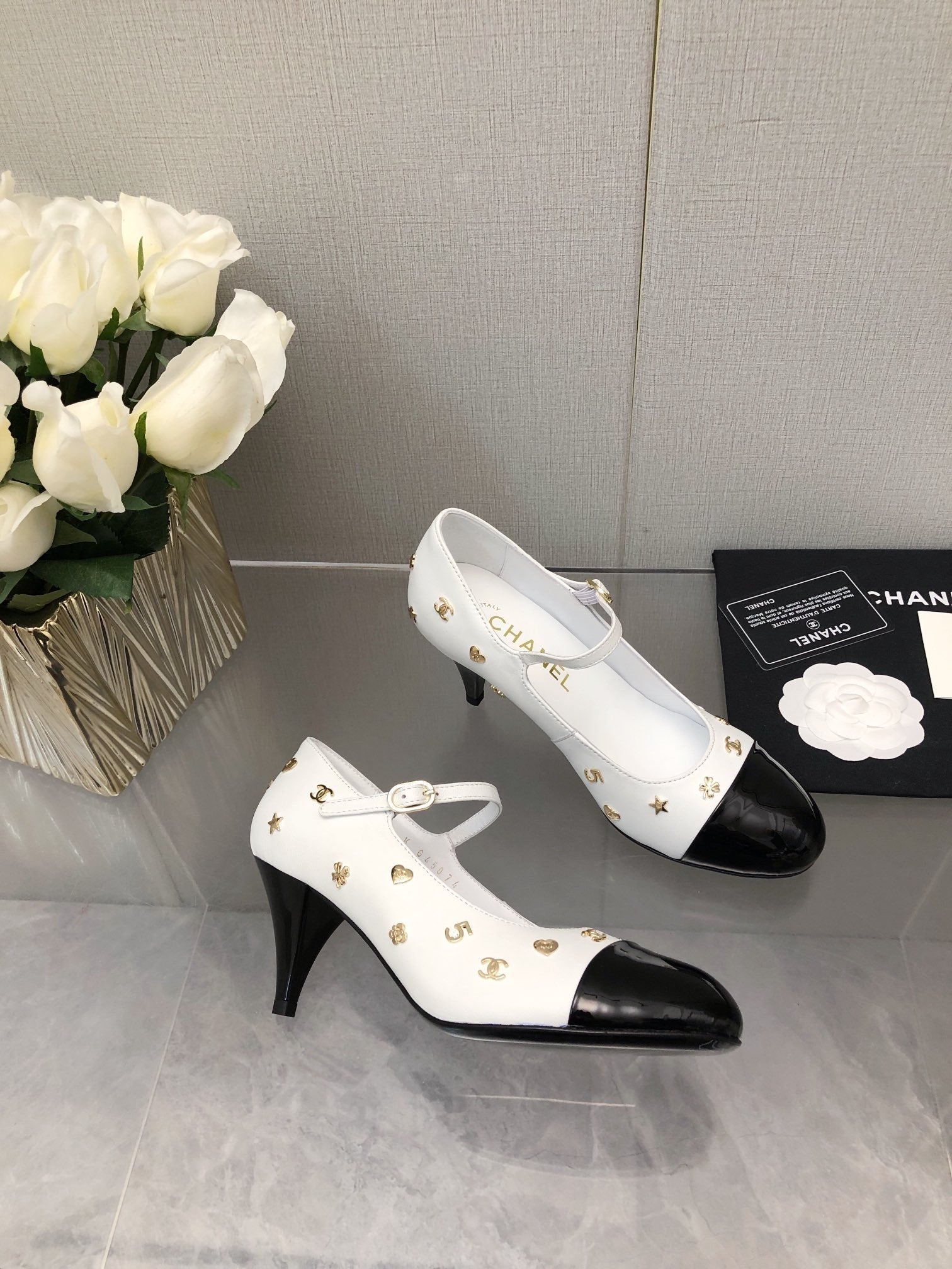 CHANEL MARY JANE WHITE MIX BLACK LAMBSKIN ATTACH METAL