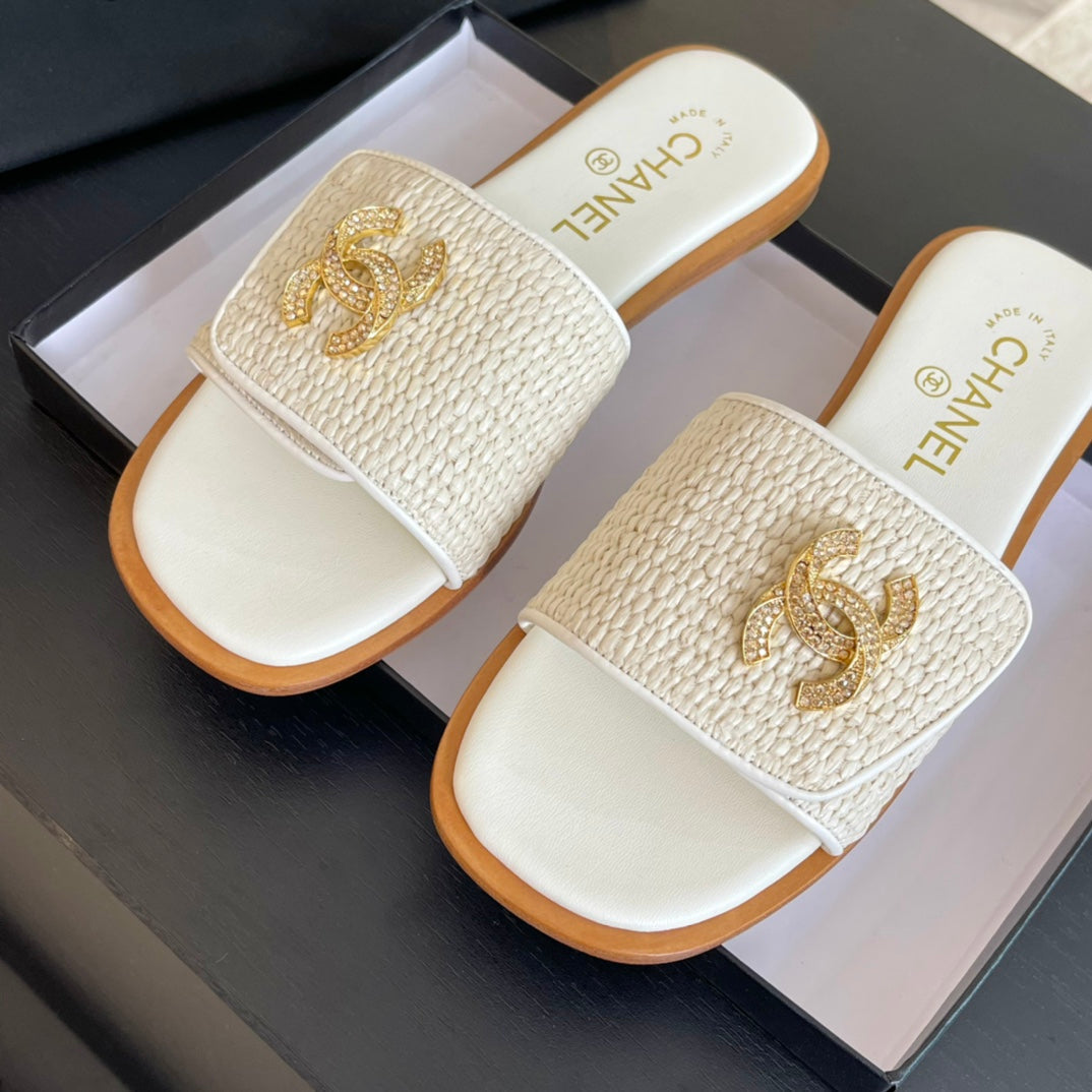 CHANEL Logo Mule Sandal 10mm White Lambskin 610370