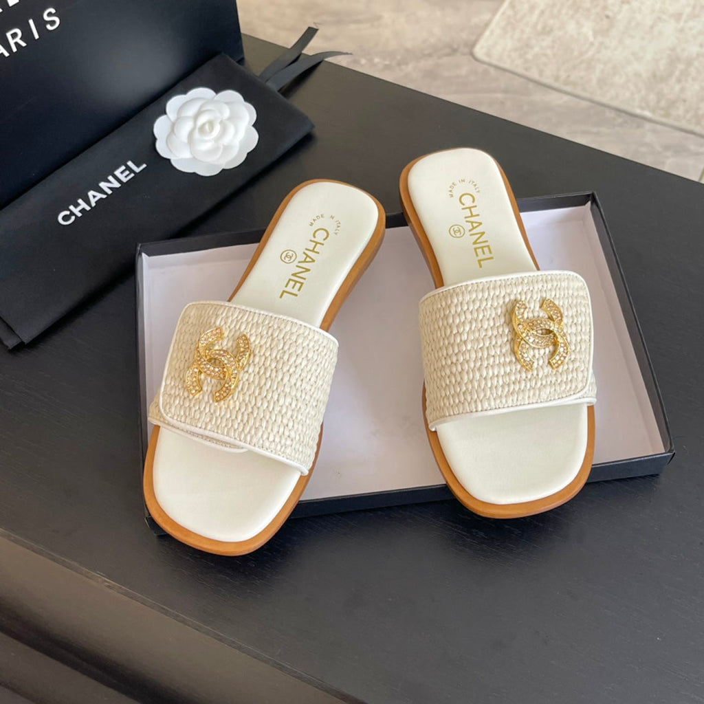 CHANEL Logo Mule Sandal 10mm White Lambskin 610370