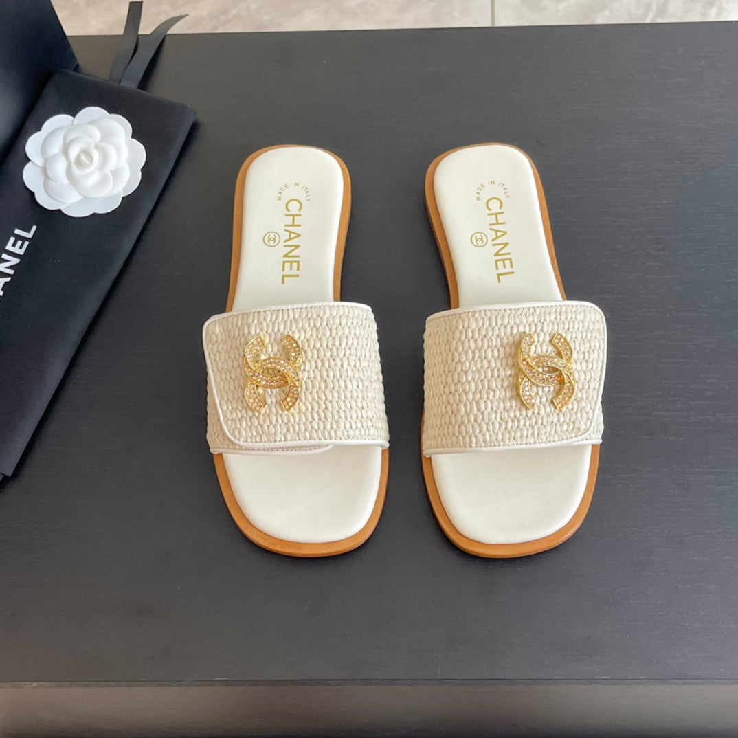 CHANEL Logo Mule Sandal 10mm White Lambskin 610370