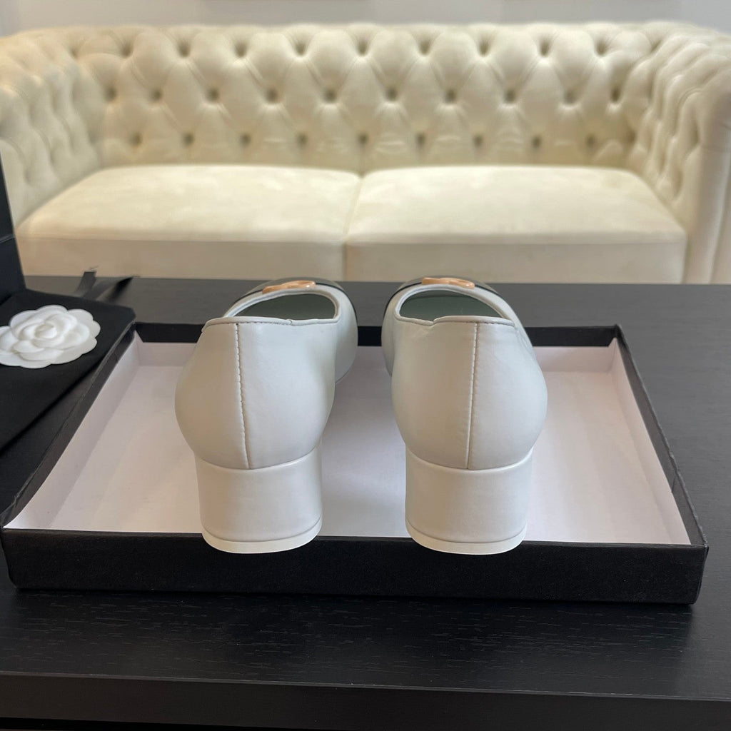 CHANEL PUMP WHITE MIX BLACK CALFSKIN