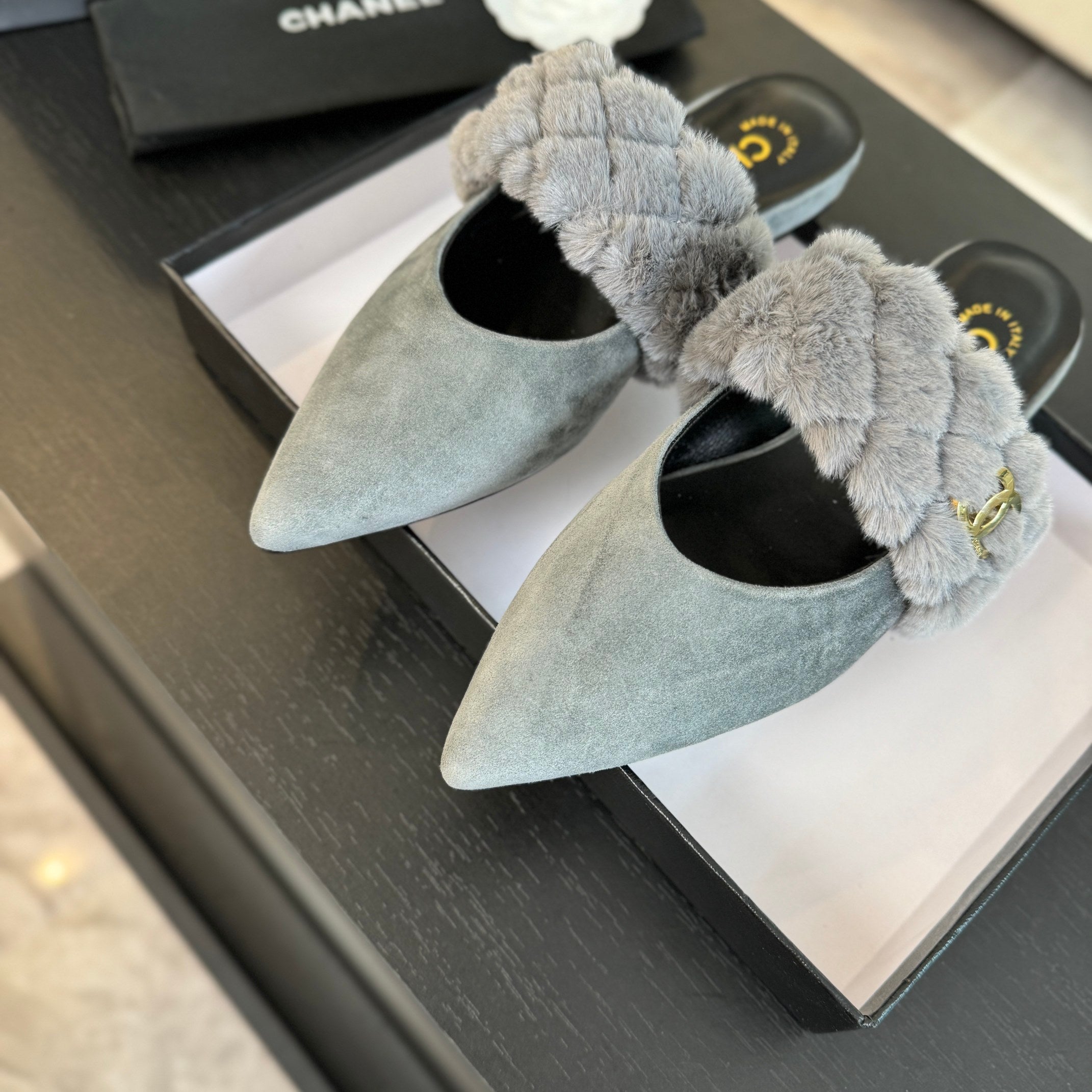 CHANEL MULE IN ASH GREY SMOOTH FLEECE WITH GOLD HARDWARE