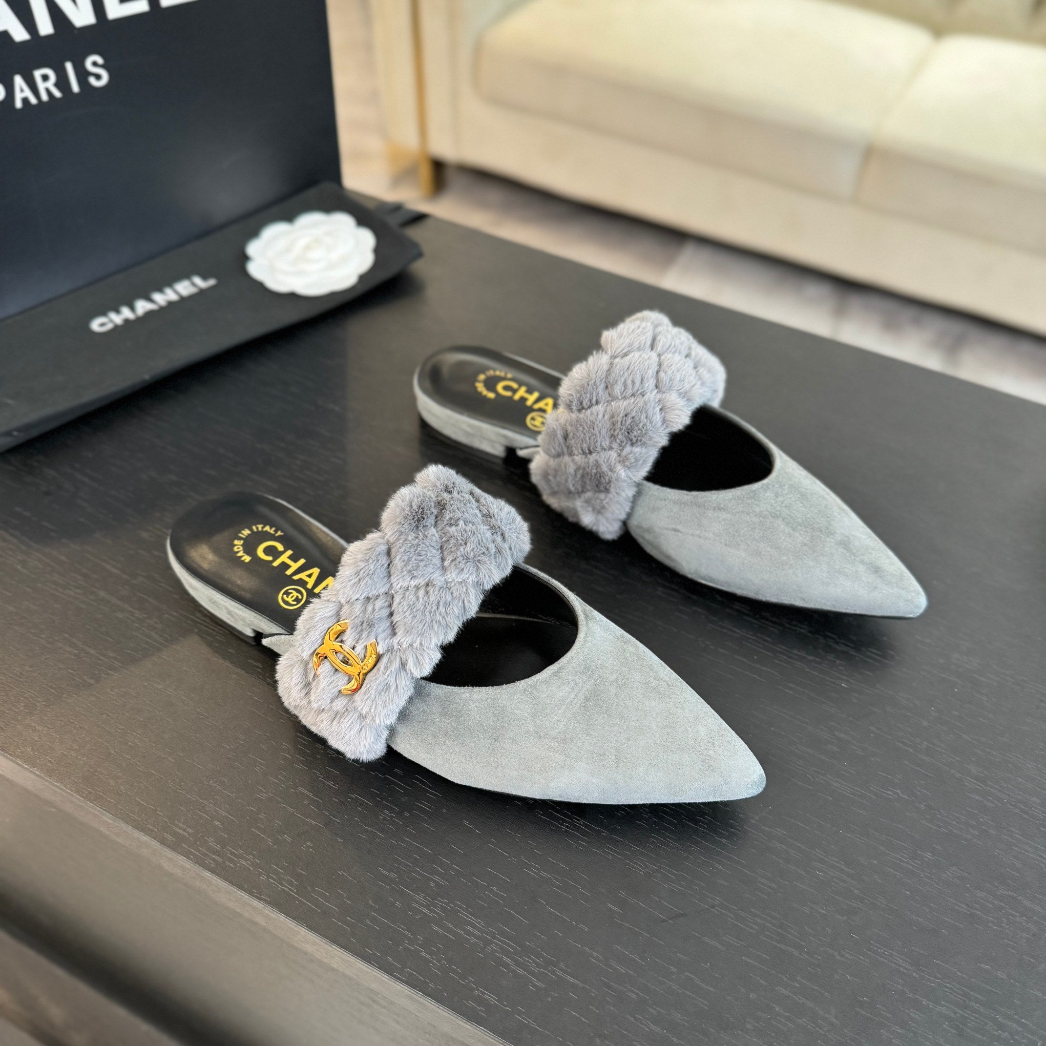 CHANEL MULE IN ASH GREY SMOOTH FLEECE WITH GOLD HARDWARE
