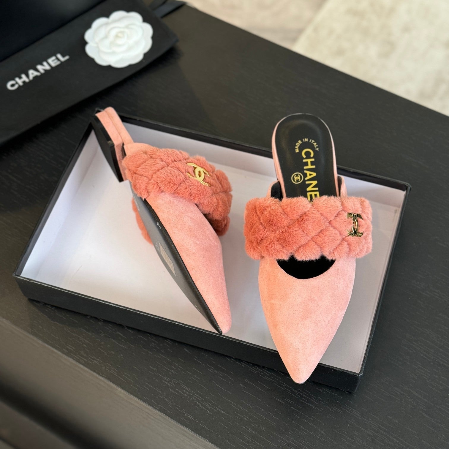 CHANEL MULE IN LIGHT PINK SMOOTH FLEECE WITH GOLD HARDWARE