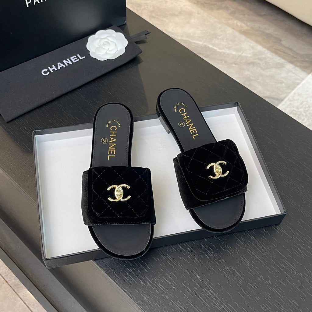CHANEL FLAT MULE IN BLACK VELVET