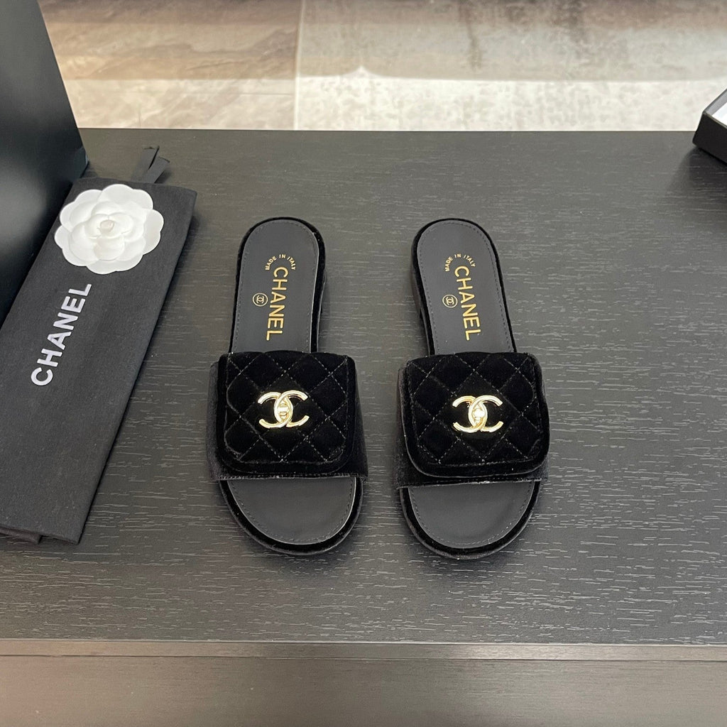 CHANEL FLAT MULE IN BLACK VELVET