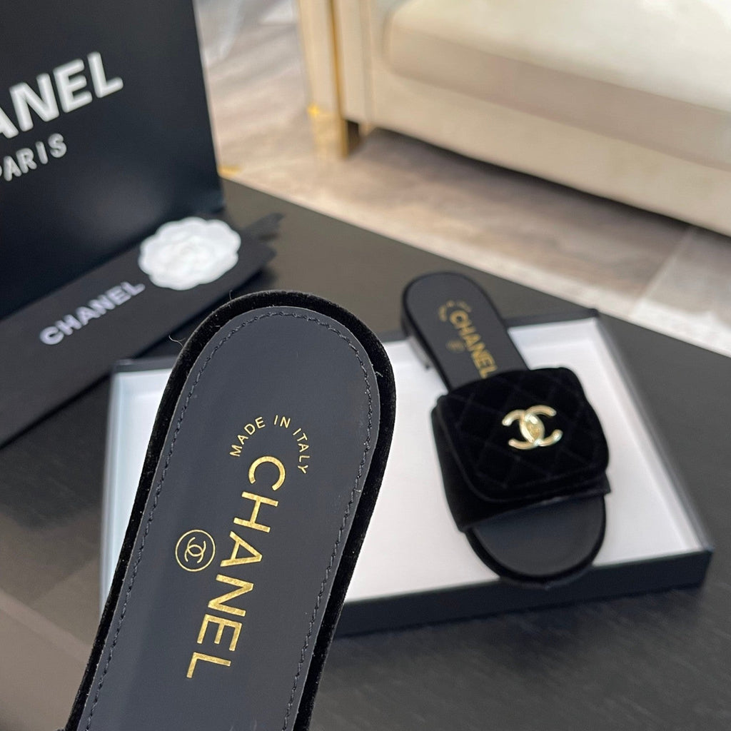 CHANEL FLAT MULE IN BLACK VELVET