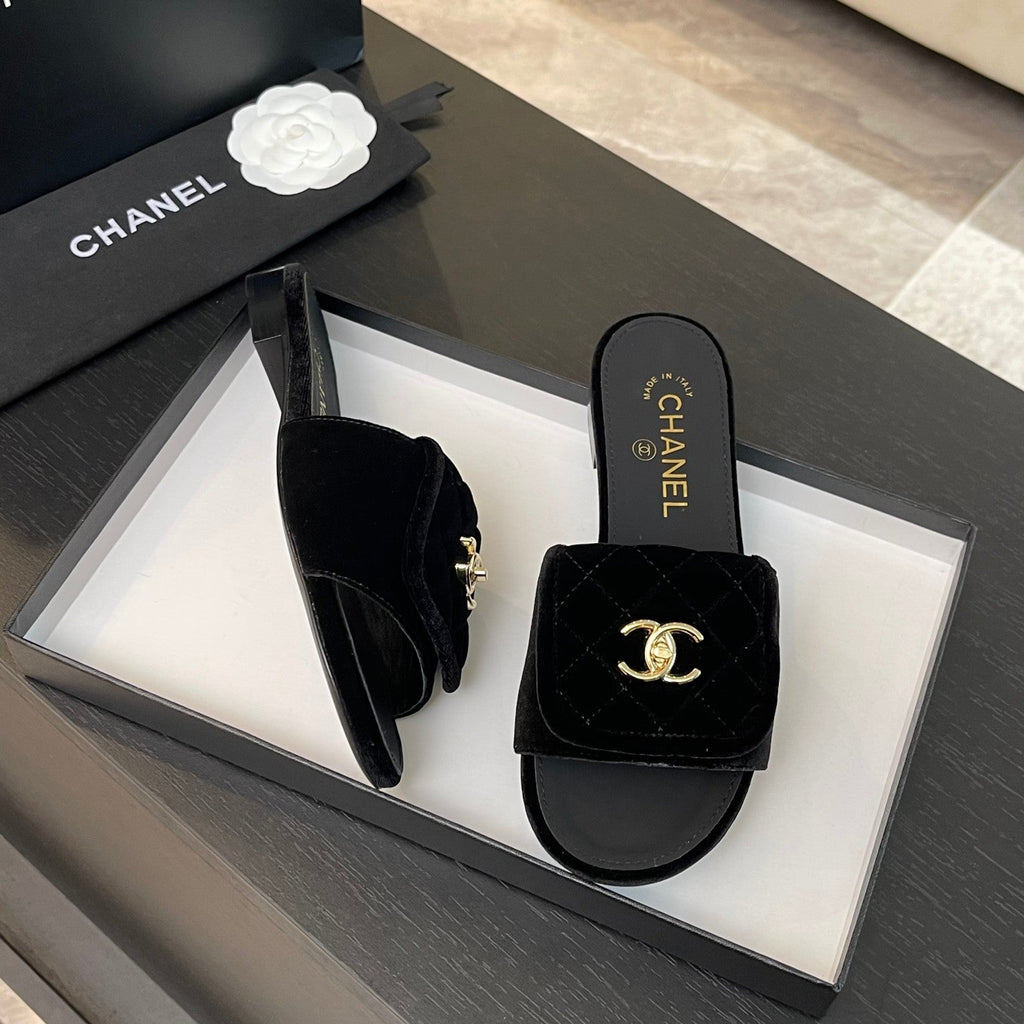 CHANEL FLAT MULE IN BLACK VELVET