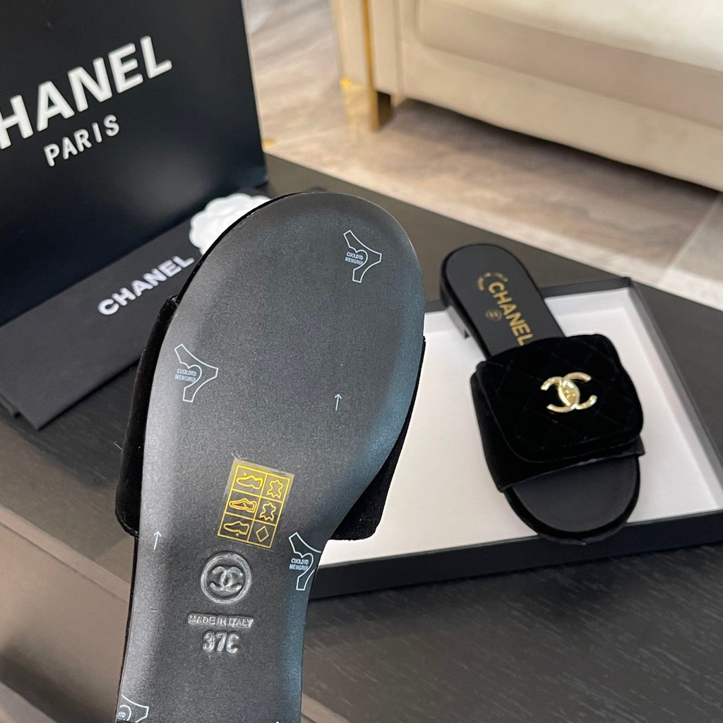 CHANEL FLAT MULE IN BLACK VELVET