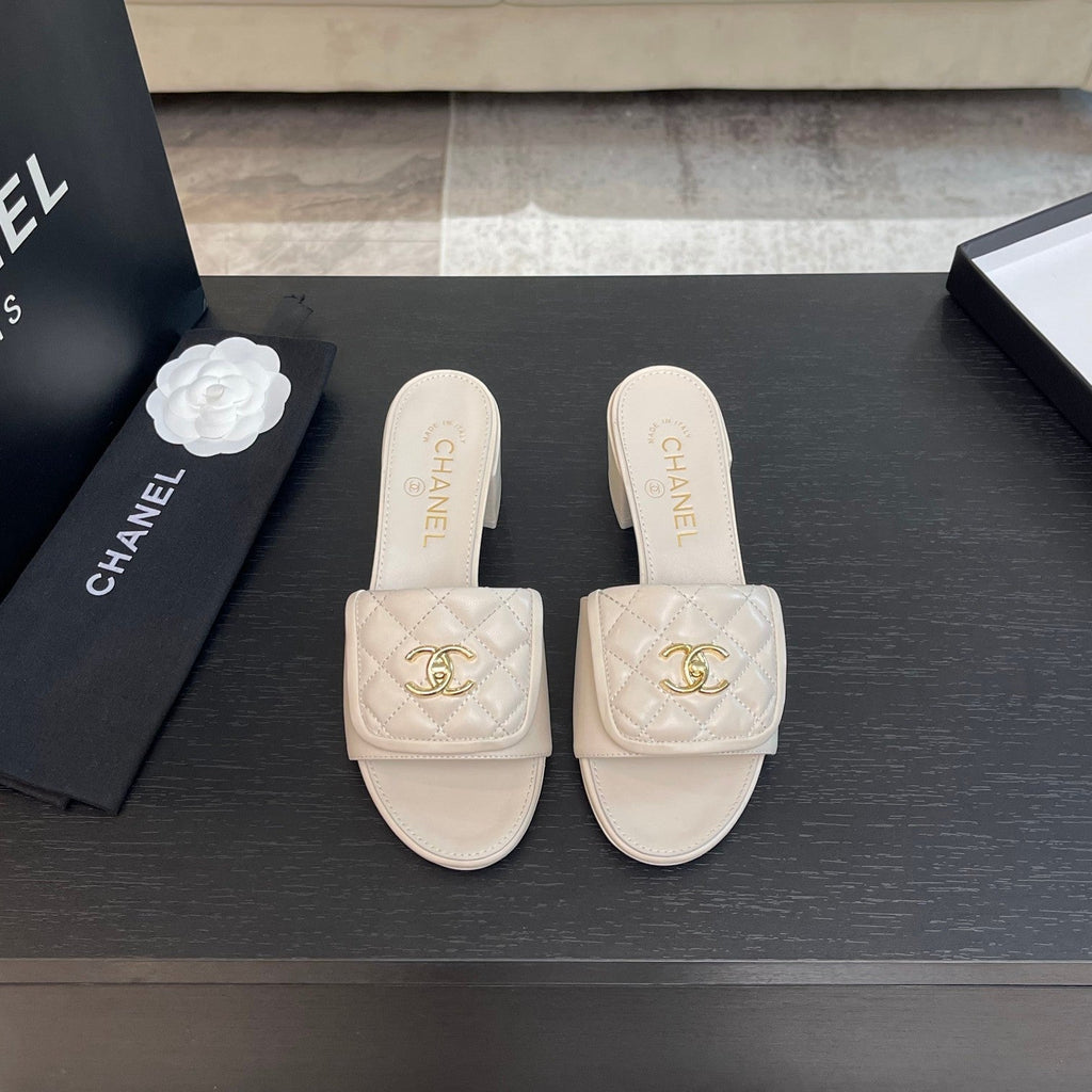 CHANEL MID-HEEL 5 CM MULE IN WHITE LAMBSKIN