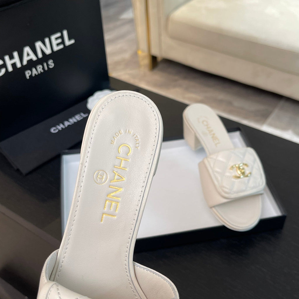 CHANEL MID-HEEL 5 CM MULE IN WHITE LAMBSKIN