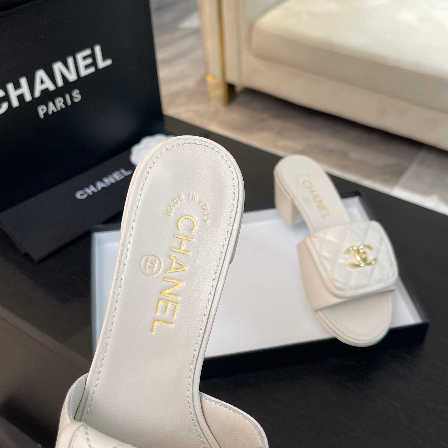 CHANEL MID-HEEL 5 CM MULE IN WHITE LAMBSKIN