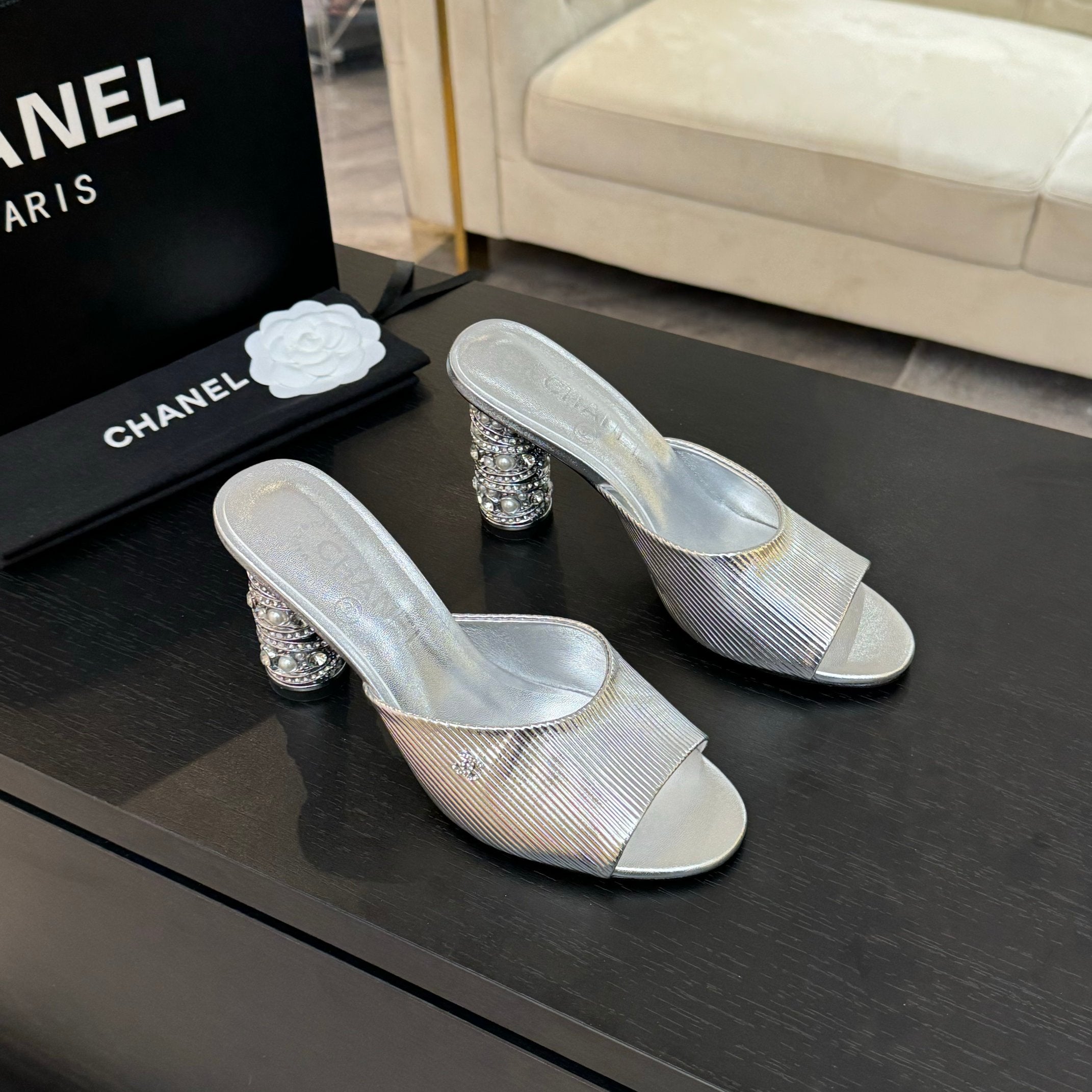 CHANEL T-STRAP PEARL HEEL 85 MM SANDALS IN SILVER LAMBSKIN MULE