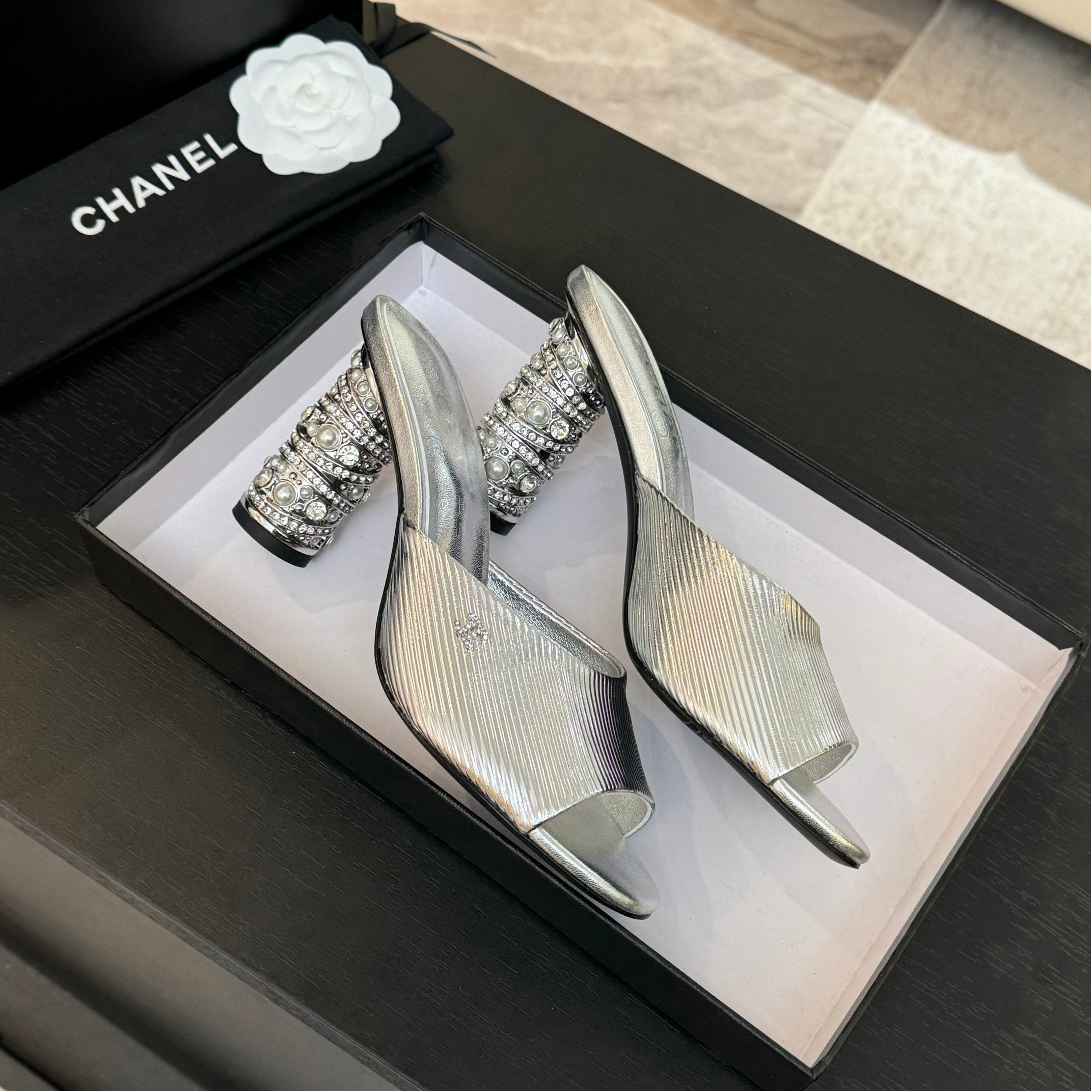CHANEL T-STRAP PEARL HEEL 85 MM SANDALS IN SILVER LAMBSKIN MULE