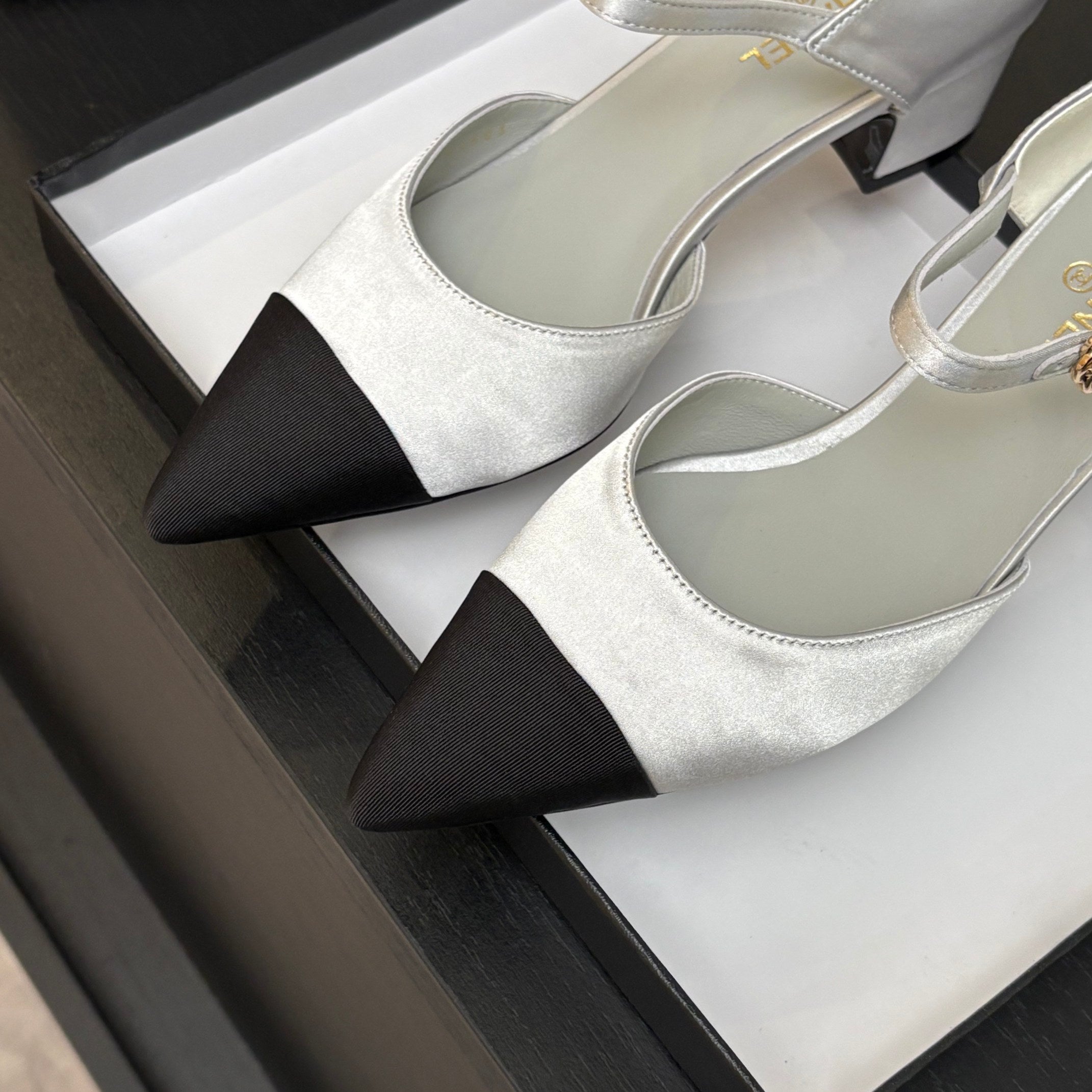CHANEL BLOCK HEEL SLINGBACKS IN SILVER MIX BLACK SILK FABRIC