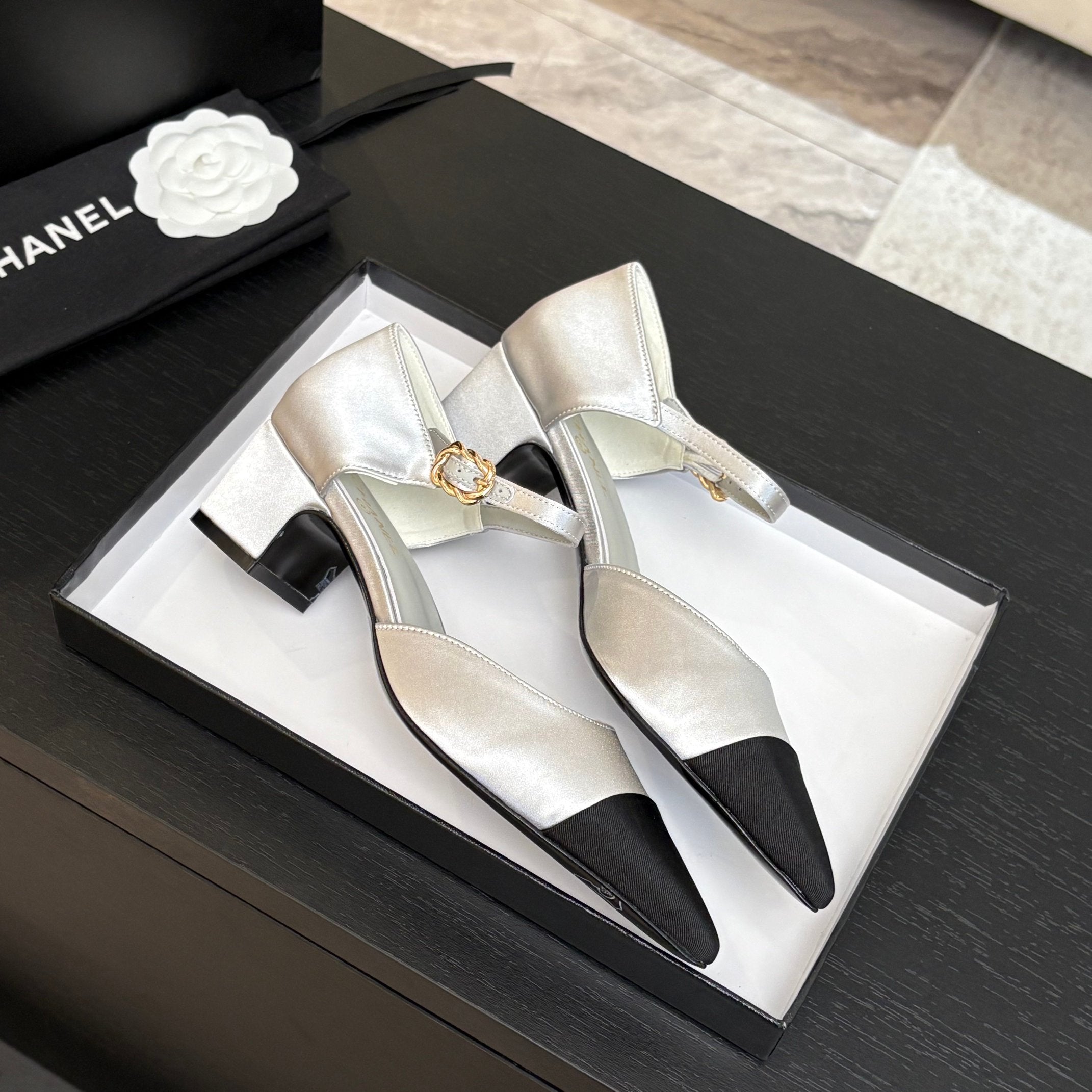 CHANEL BLOCK HEEL SLINGBACKS IN SILVER MIX BLACK SILK FABRIC