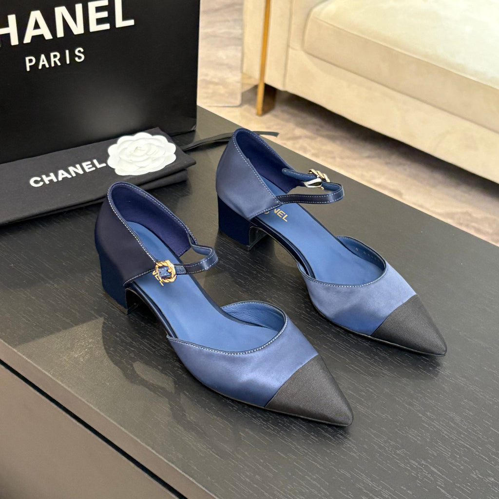 CHANEL BLOCK HEEL SLINGBACKS IN NAVY BLUE MIX BLACK SILK FABRIC