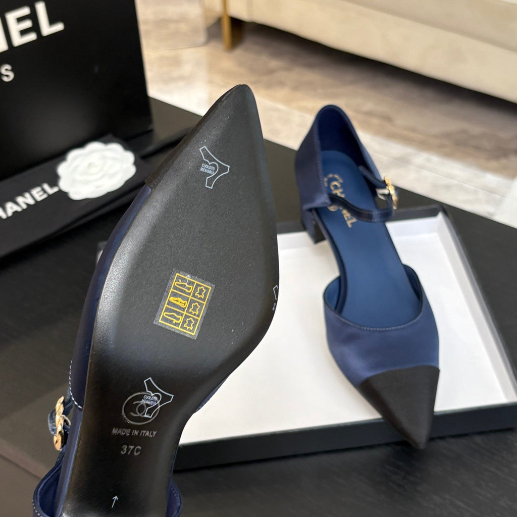 CHANEL BLOCK HEEL SLINGBACKS IN NAVY BLUE MIX BLACK SILK FABRIC