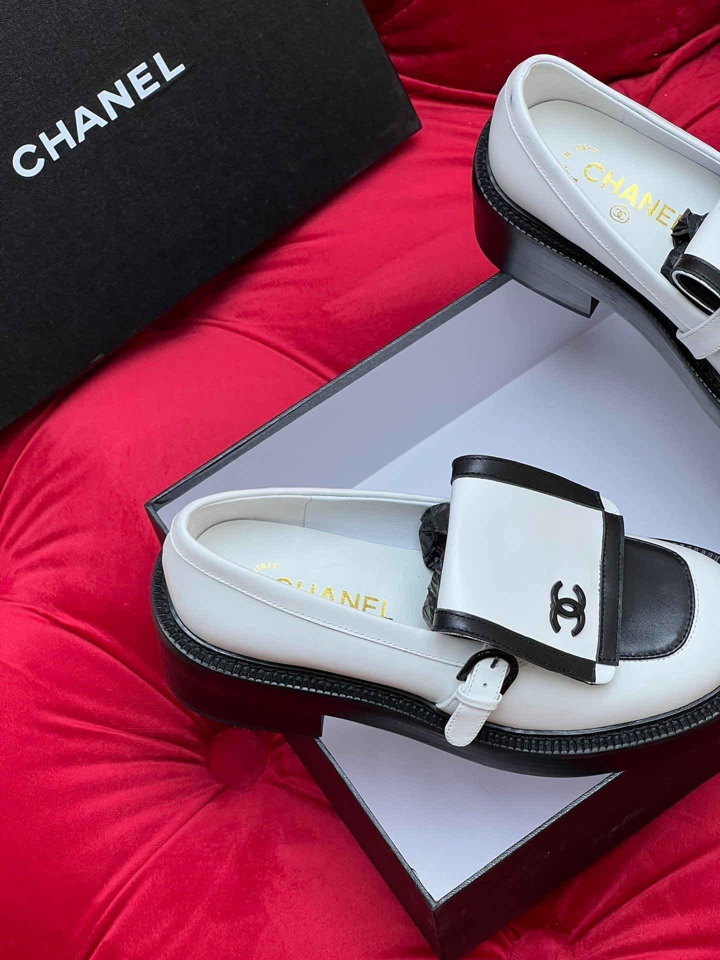 CHANEL MOASIN LOAFER IN WHITE MIX BLACK LAMBSKIN