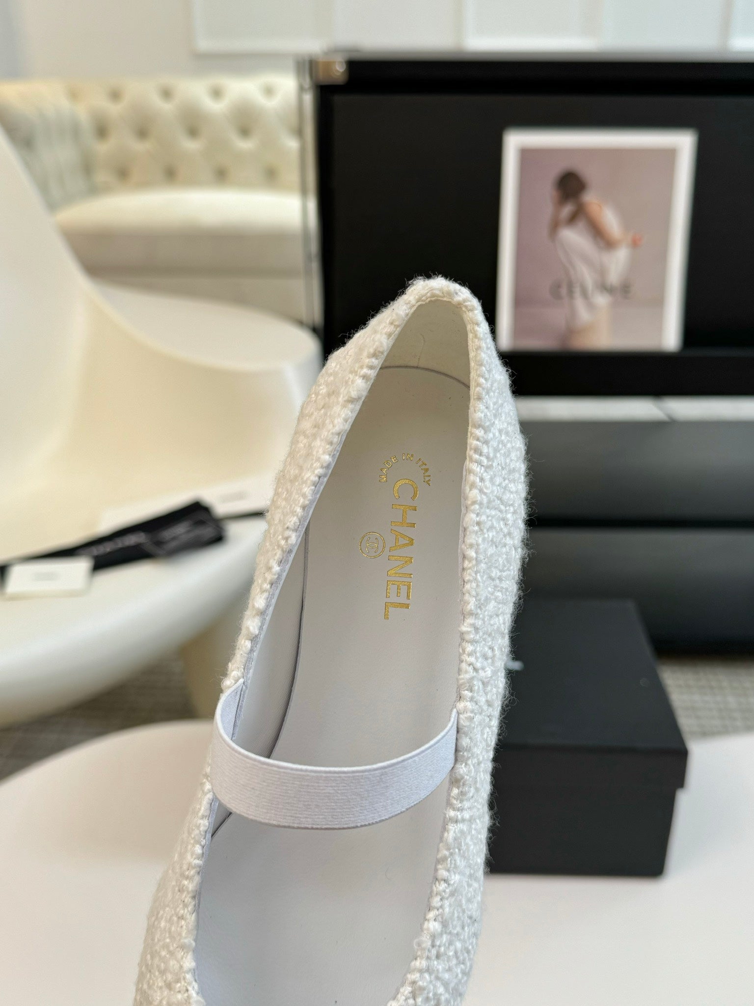 CHANEL MARY JANE IN WHITE TWEED AND BLACK SATIN