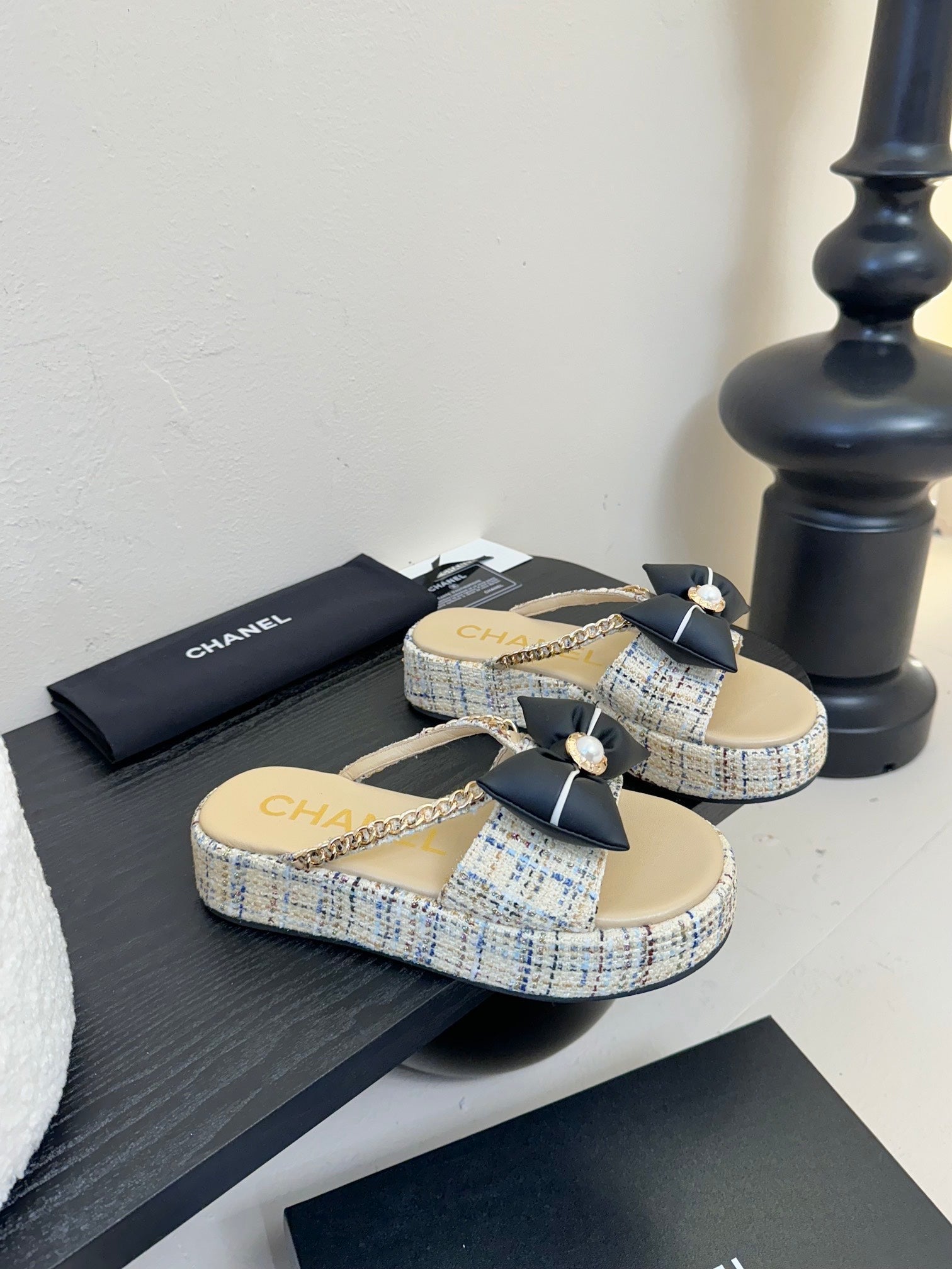 CHANEL PLATFORM FLIP-FLOPS IN BEIGE TWEED FABRIC