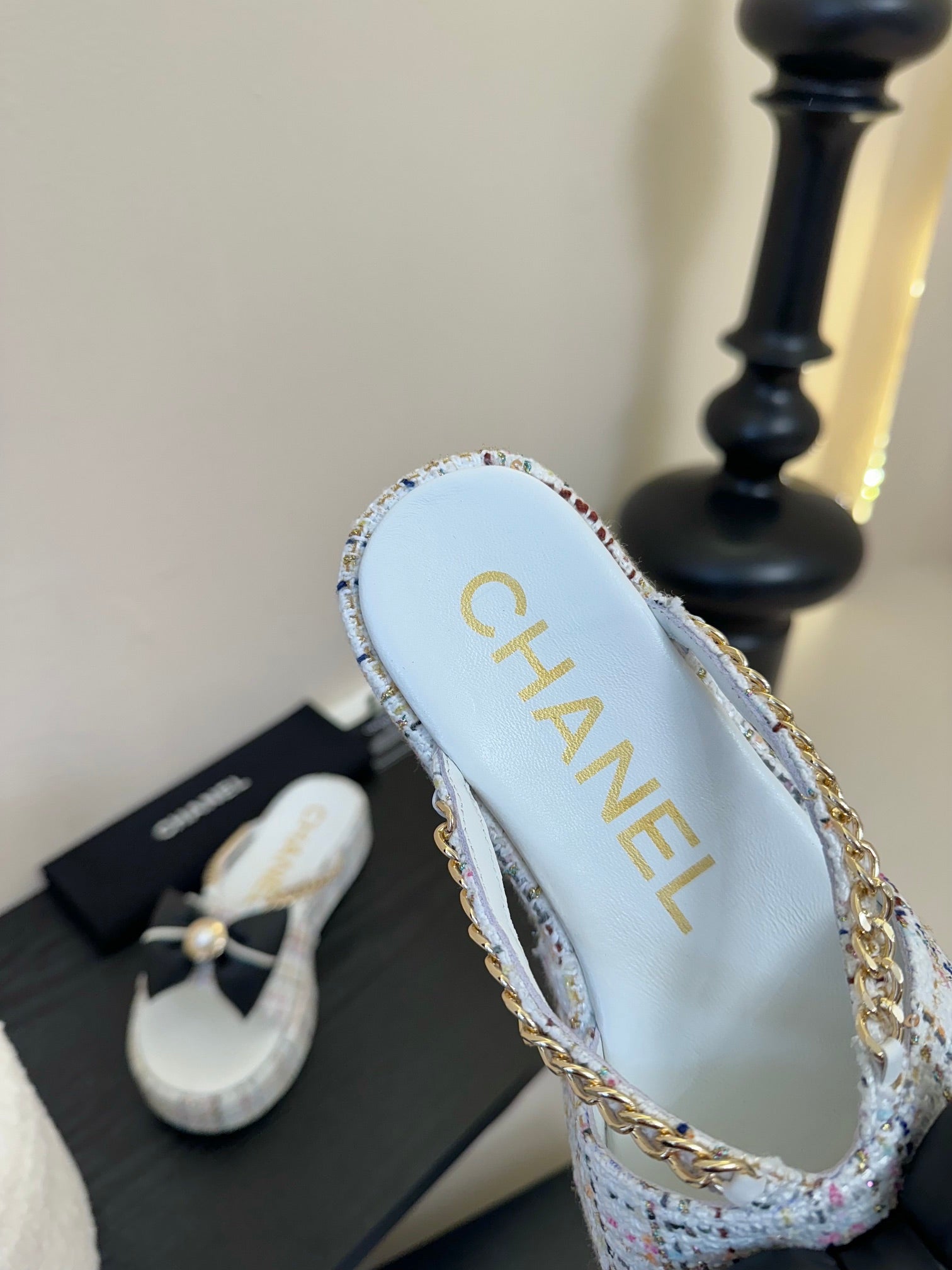 CHANEL PLATFORM FLIP-FLOPS IN WHITE TWEED FABRIC