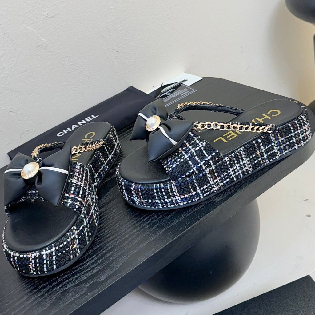 CHANEL PLATFORM FLIP-FLOPS IN BLACK TWEED FABRIC