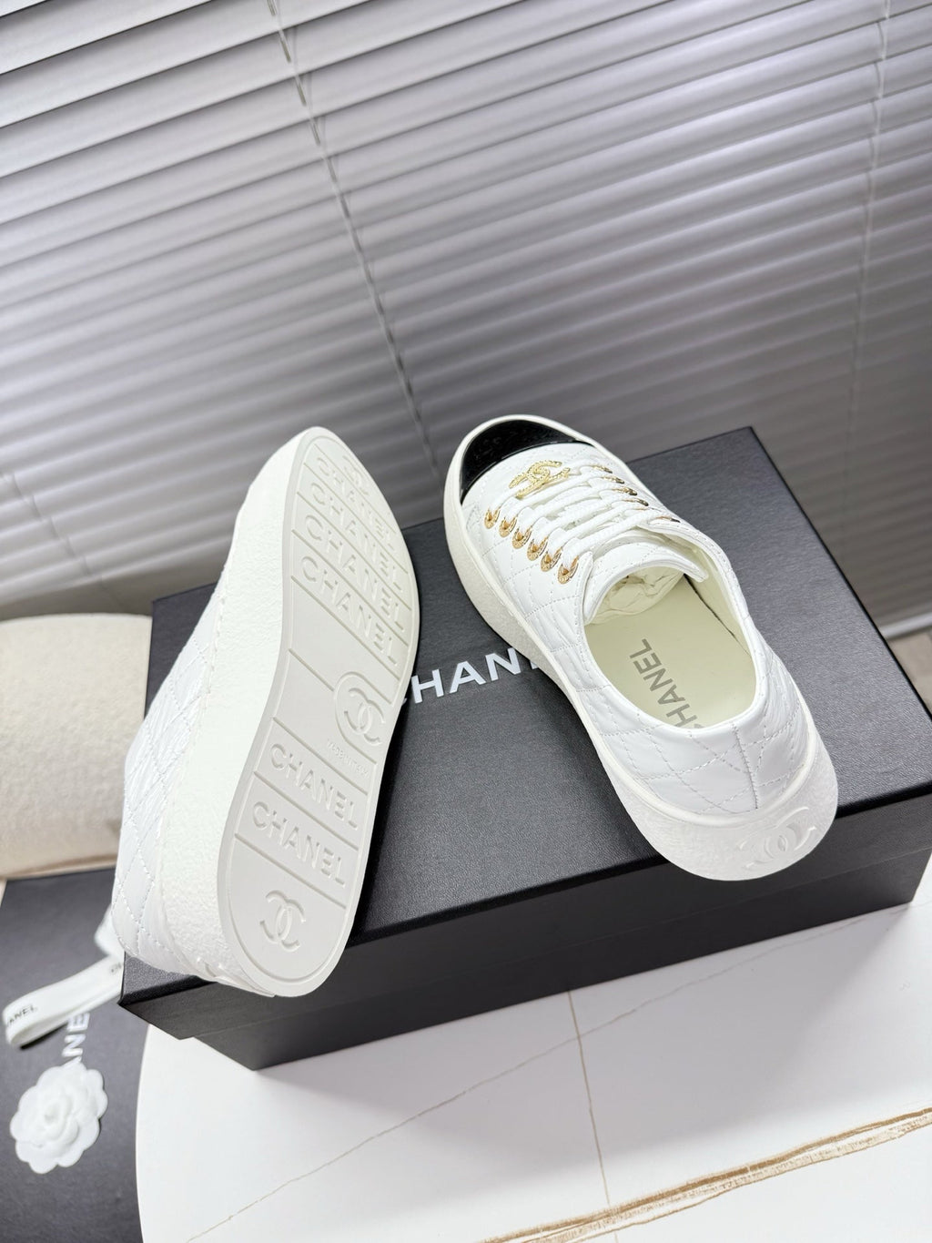 CHANEL 25S TRAINERS WHITE AND BLACK 35MM IN CALFSKIN