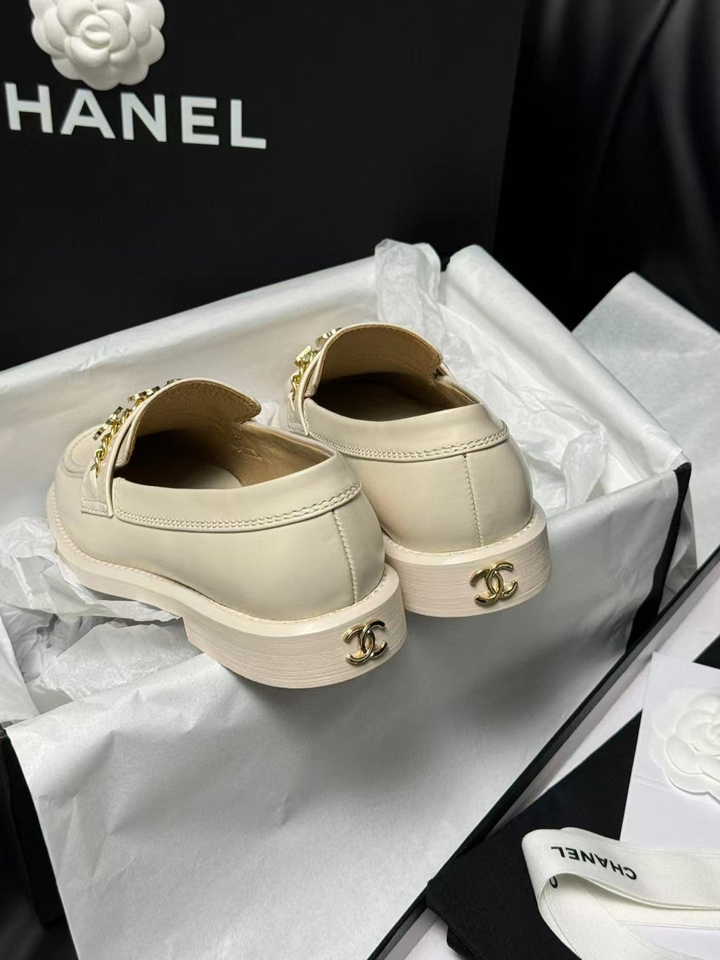 CHANEL LOAFERS WHITE QUILTED CALFSKIN