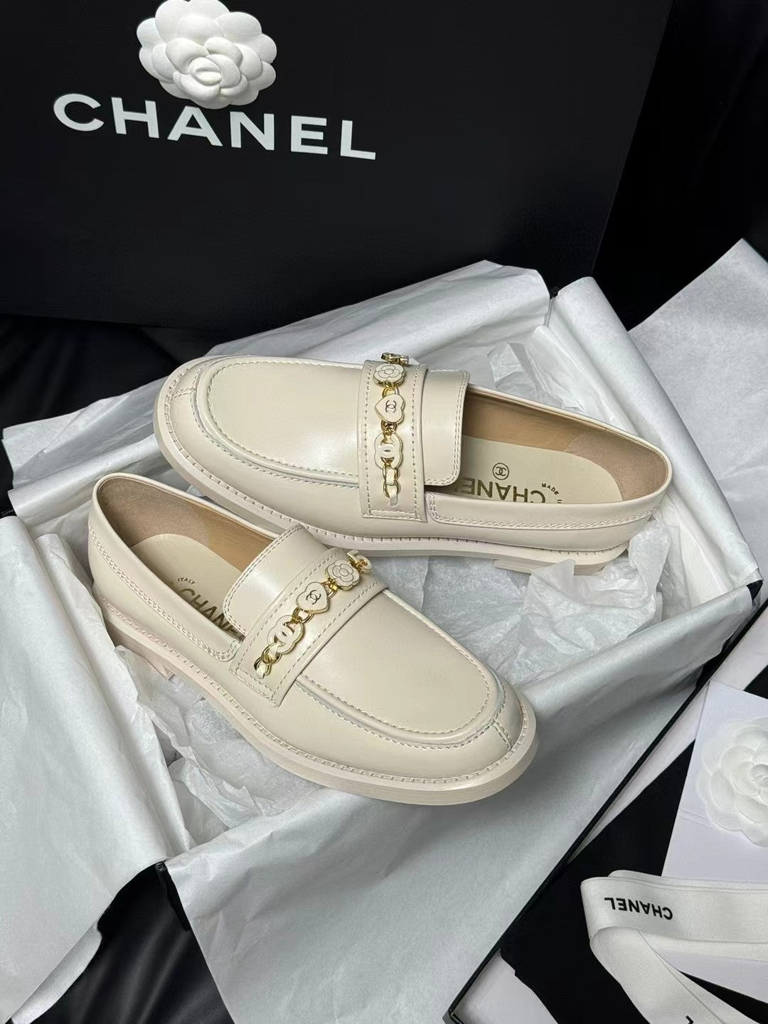 CHANEL LOAFERS WHITE QUILTED CALFSKIN