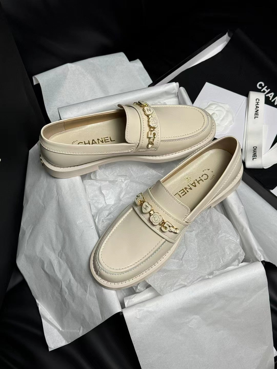 CHANEL LOAFERS WHITE QUILTED CALFSKIN
