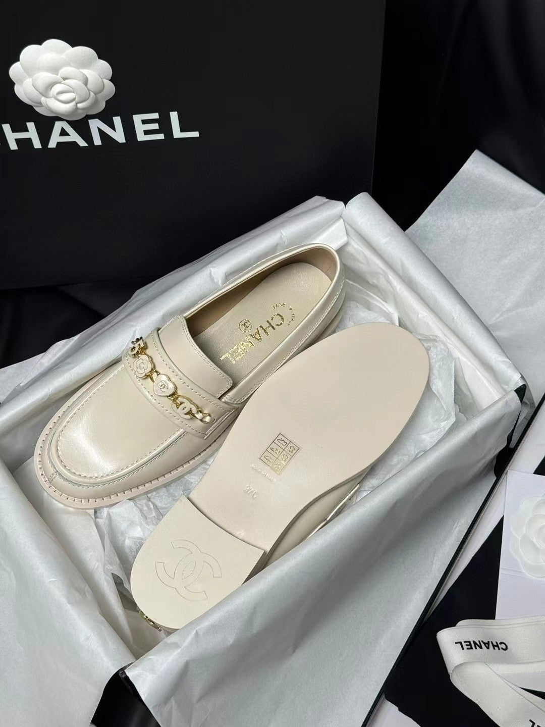 CHANEL LOAFERS WHITE QUILTED CALFSKIN