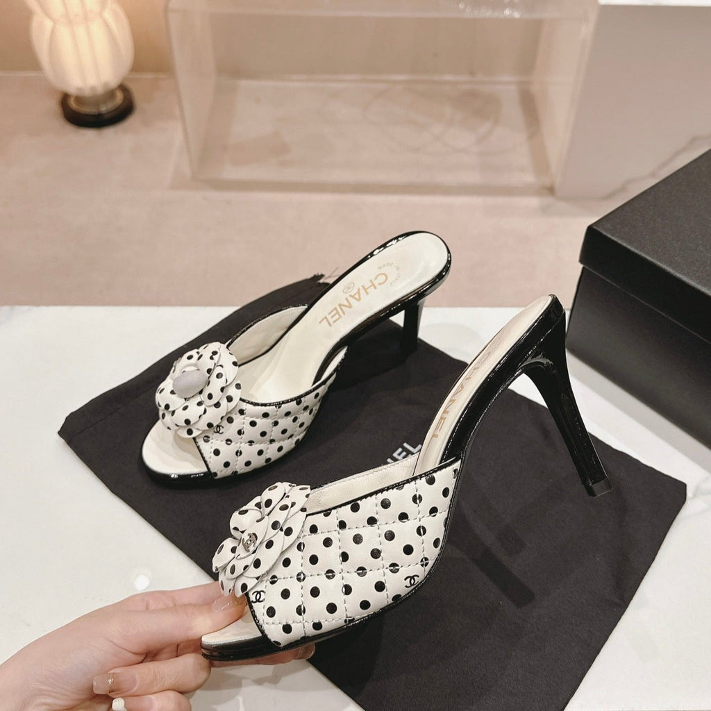 CHANEL Double C New Camellia High Heel White/Black caro