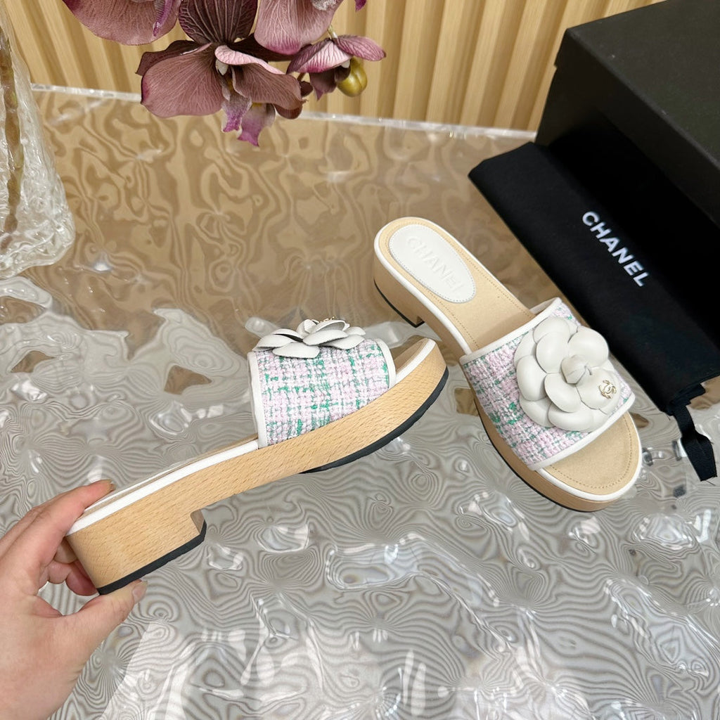 CHANEL PLATFORM SLIPPERS WITH FLOWER IN WHITE LAMBSKIN