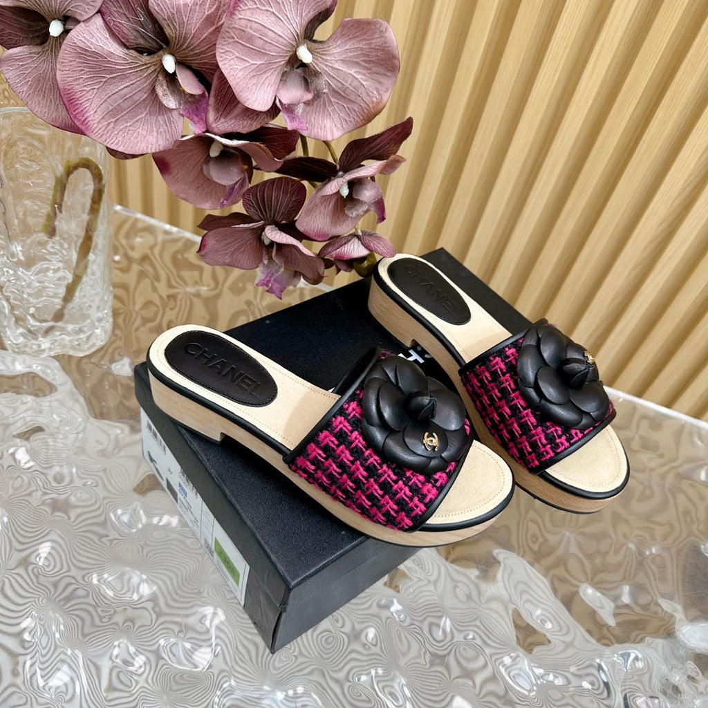 CHANEL PLATFORM SLIPPERS WITH FLOWER IN BARBIE PINK MIX BLACK LAMBSKIN